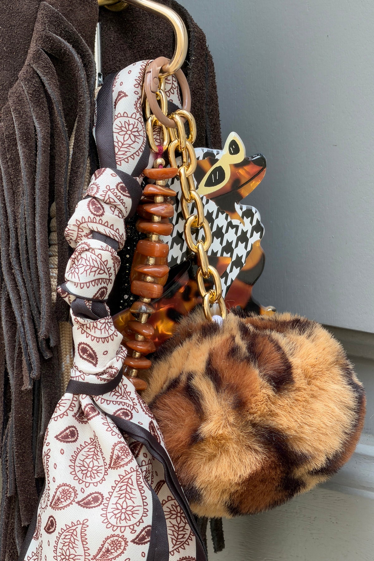 Porte clé de sac foulard perles breloques et pompon léopard