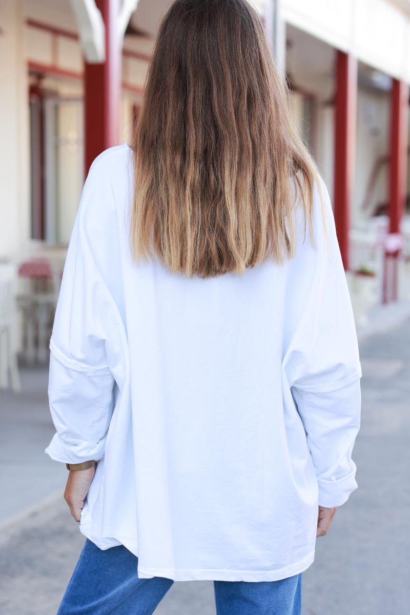 Suéter oversize de cuello redondo en algodón elástico de color blanco roto con costuras visibles