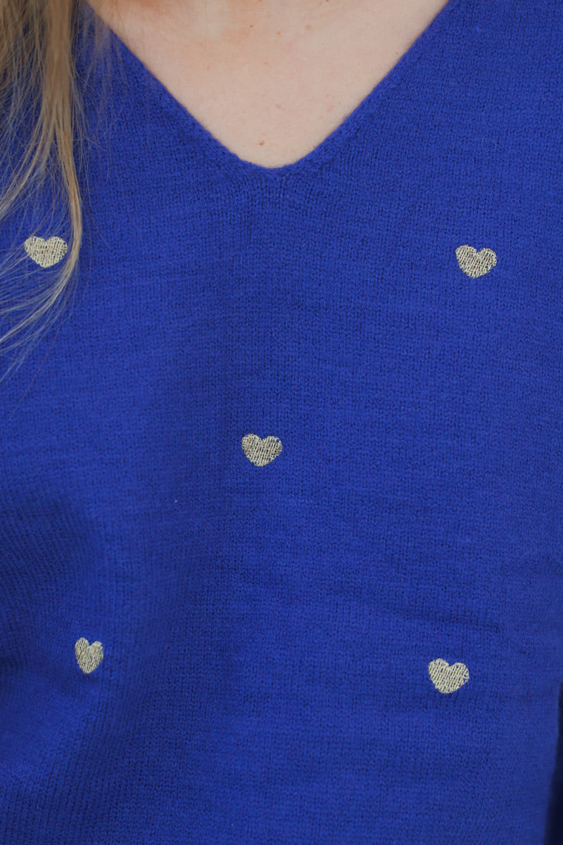 Pull bleu roi en maille broderie cœurs brillants