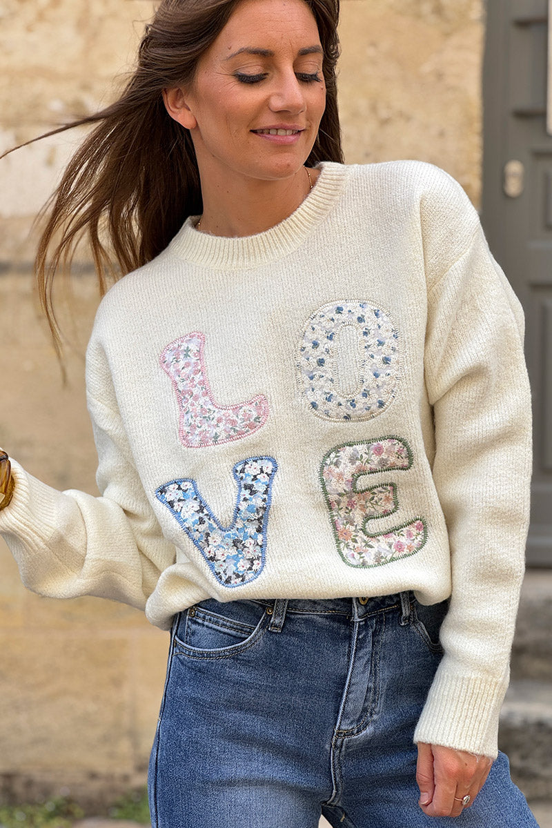 Pull doux et moelleux blanc cassé broderie LOVE fleurs liberty