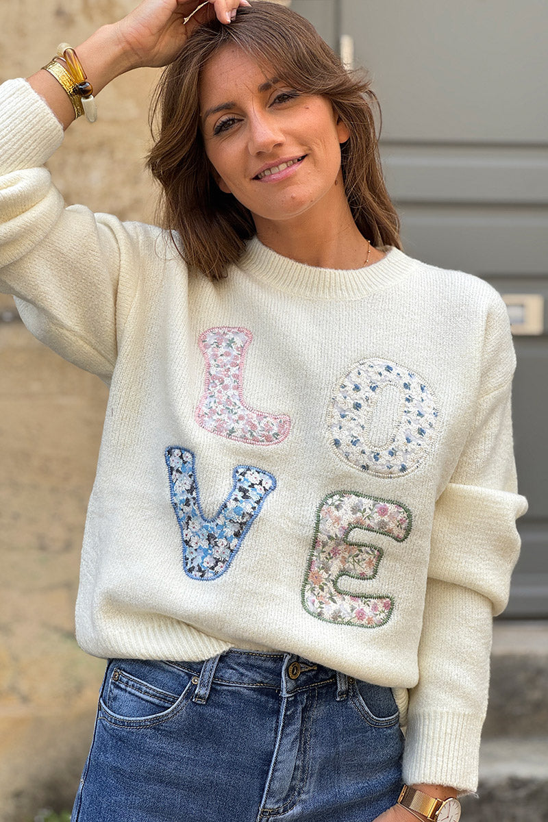 Pull doux et moelleux blanc cassé broderie LOVE fleurs liberty