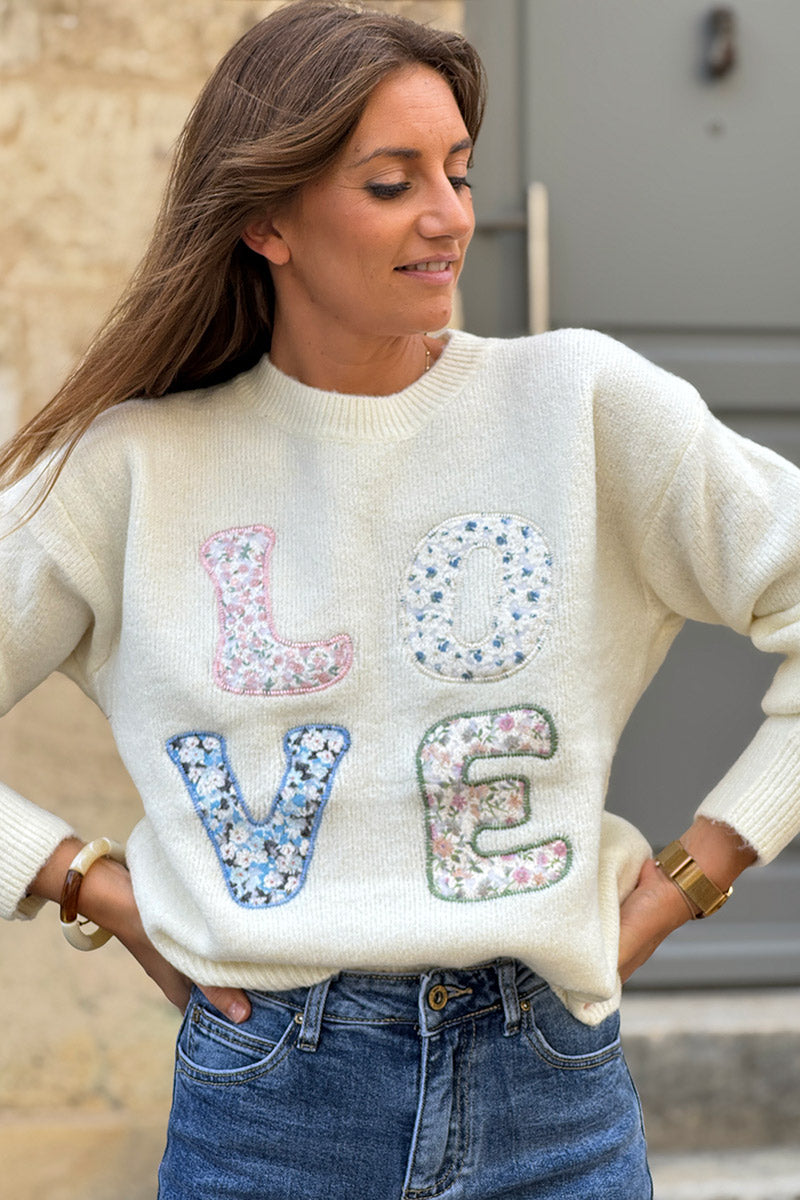 Pull doux et moelleux blanc cassé broderie LOVE fleurs liberty