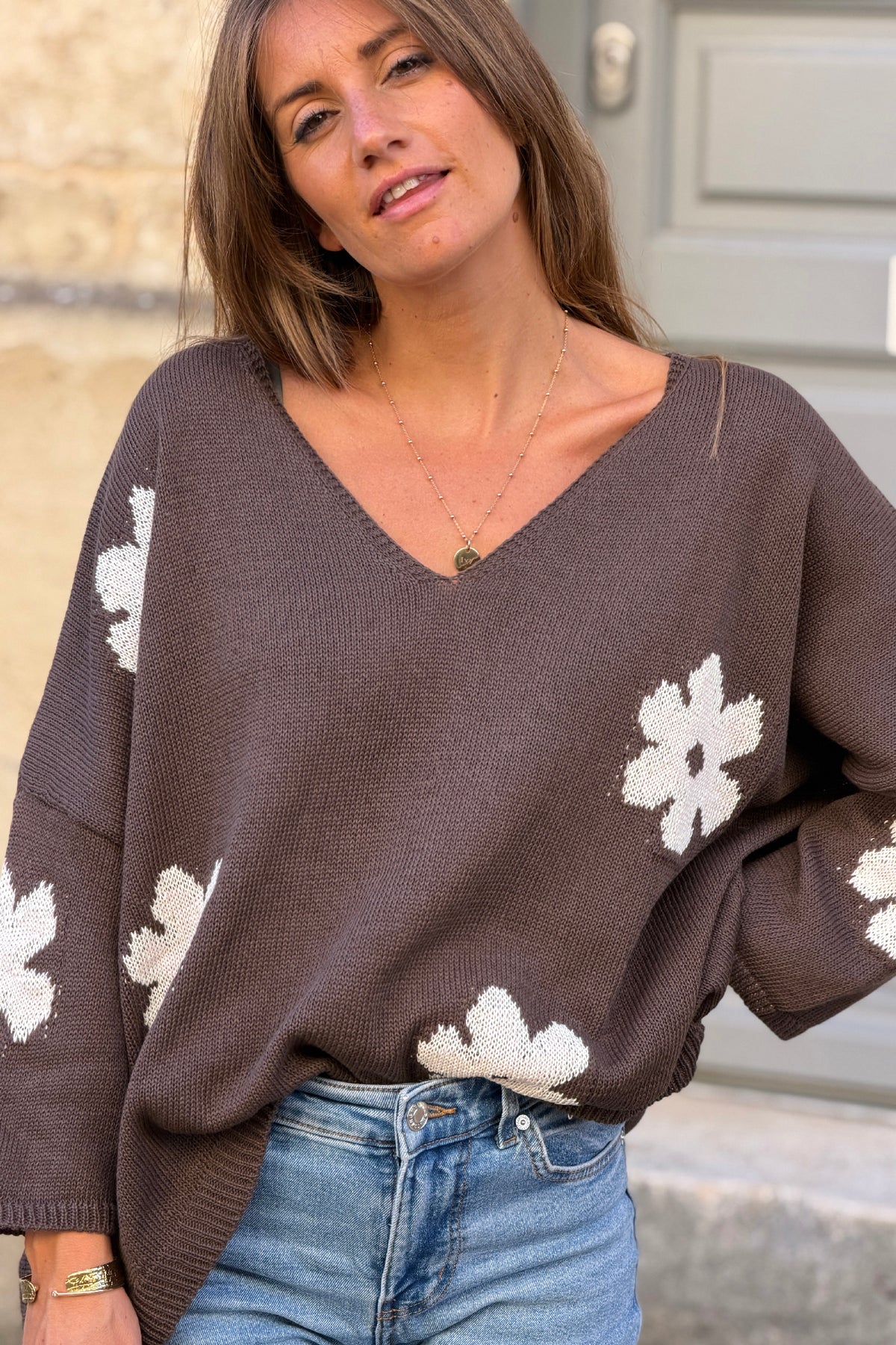 Pull en maille coton marron motif fleurs marguerites dégradées beige