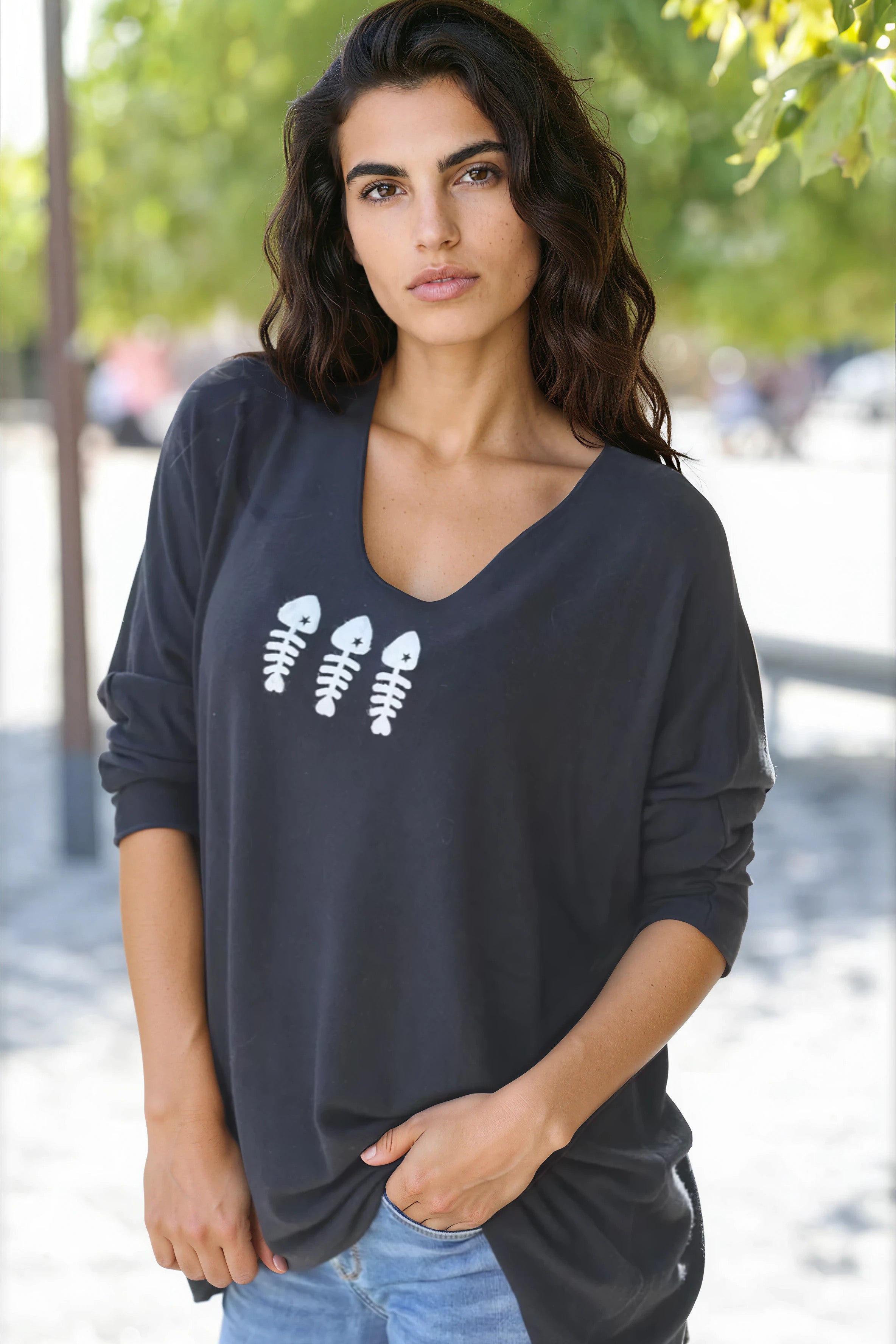 Black jersey jumper with trio fish