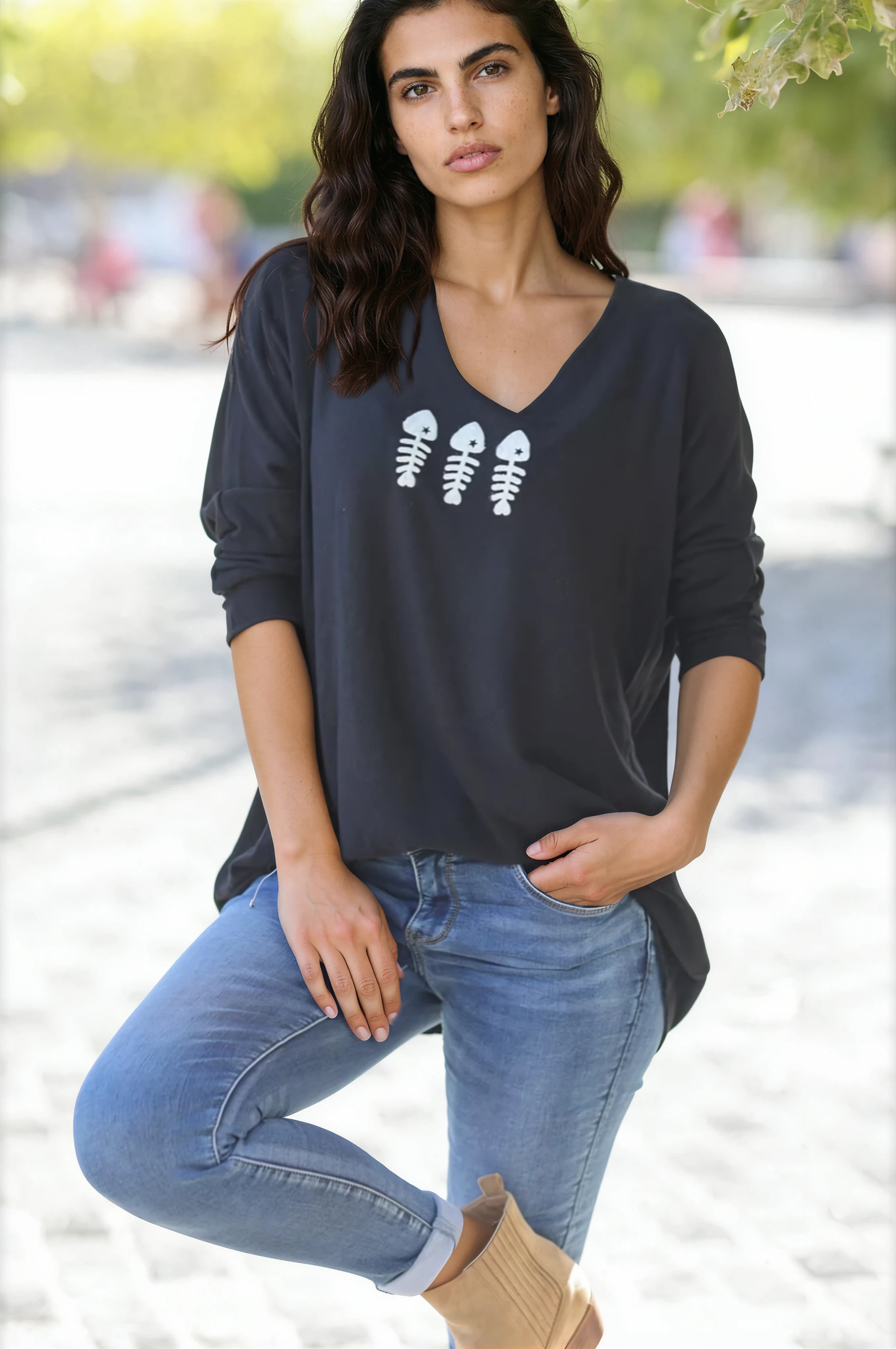 Black jersey jumper with trio fish