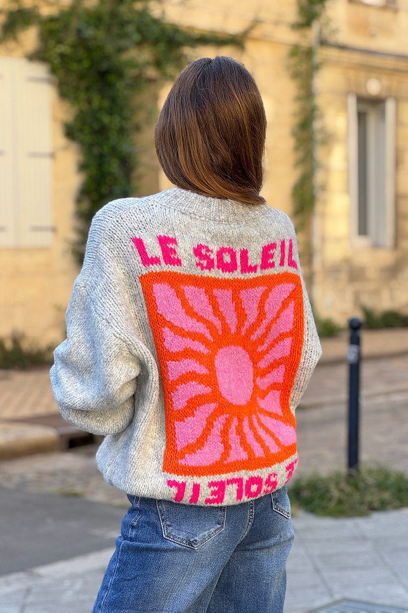 Pull loose gris clair chiné en grosse maille broderie Le Soleil coloré