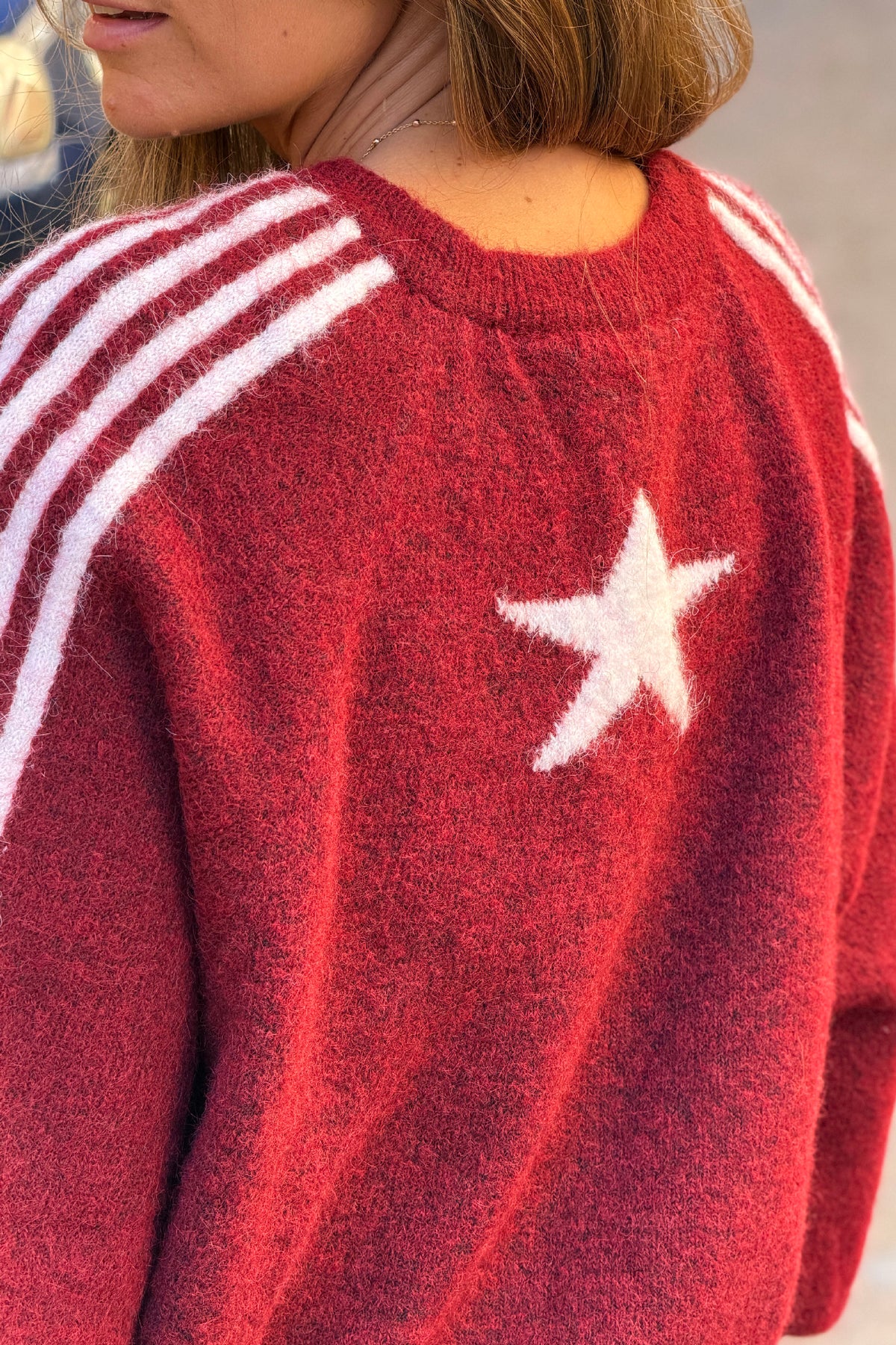 Pull moelleux bordeaux en alpaga détails rayures et étoile écru manches 3/4