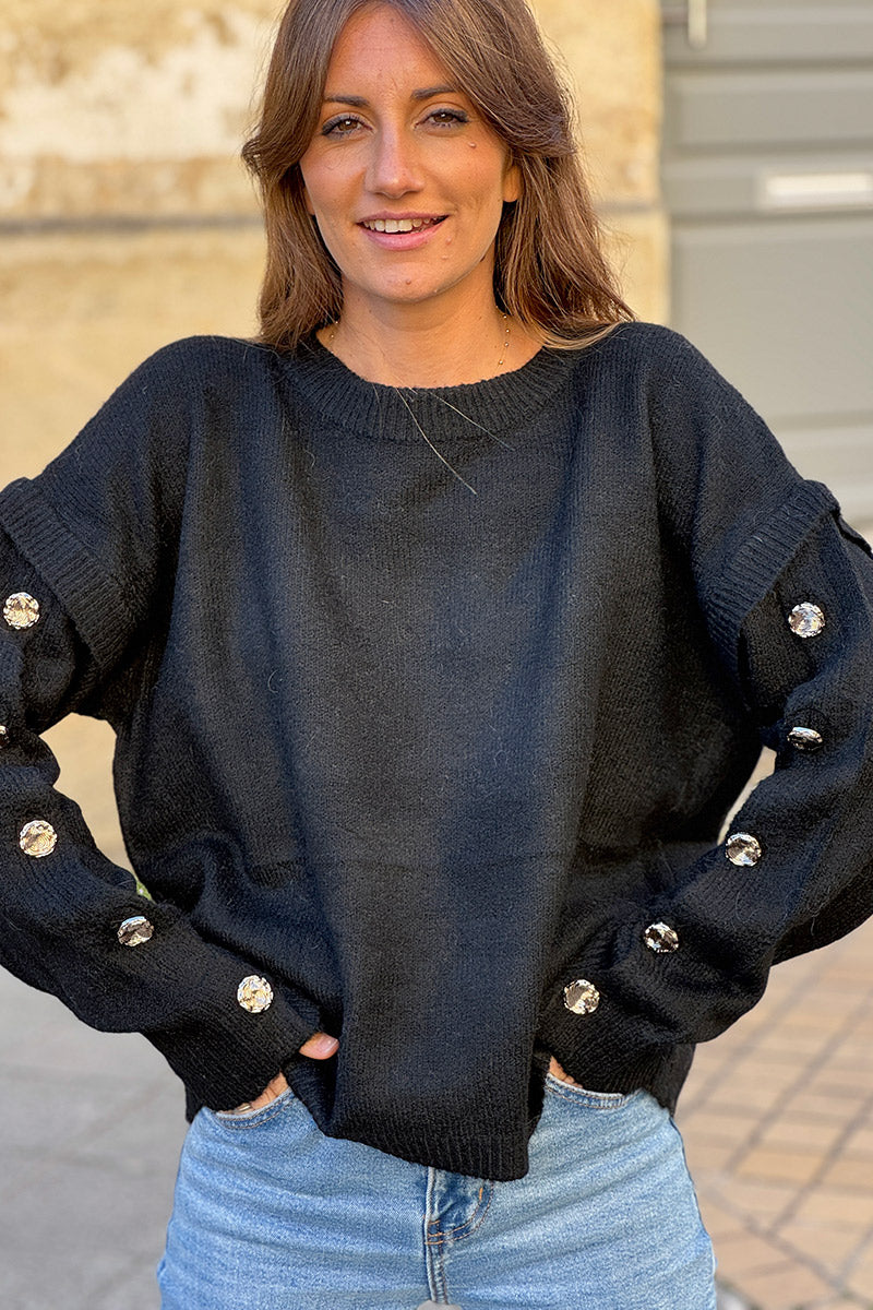 Pull noir doux et moelleux avec boutons dorés sur les manches