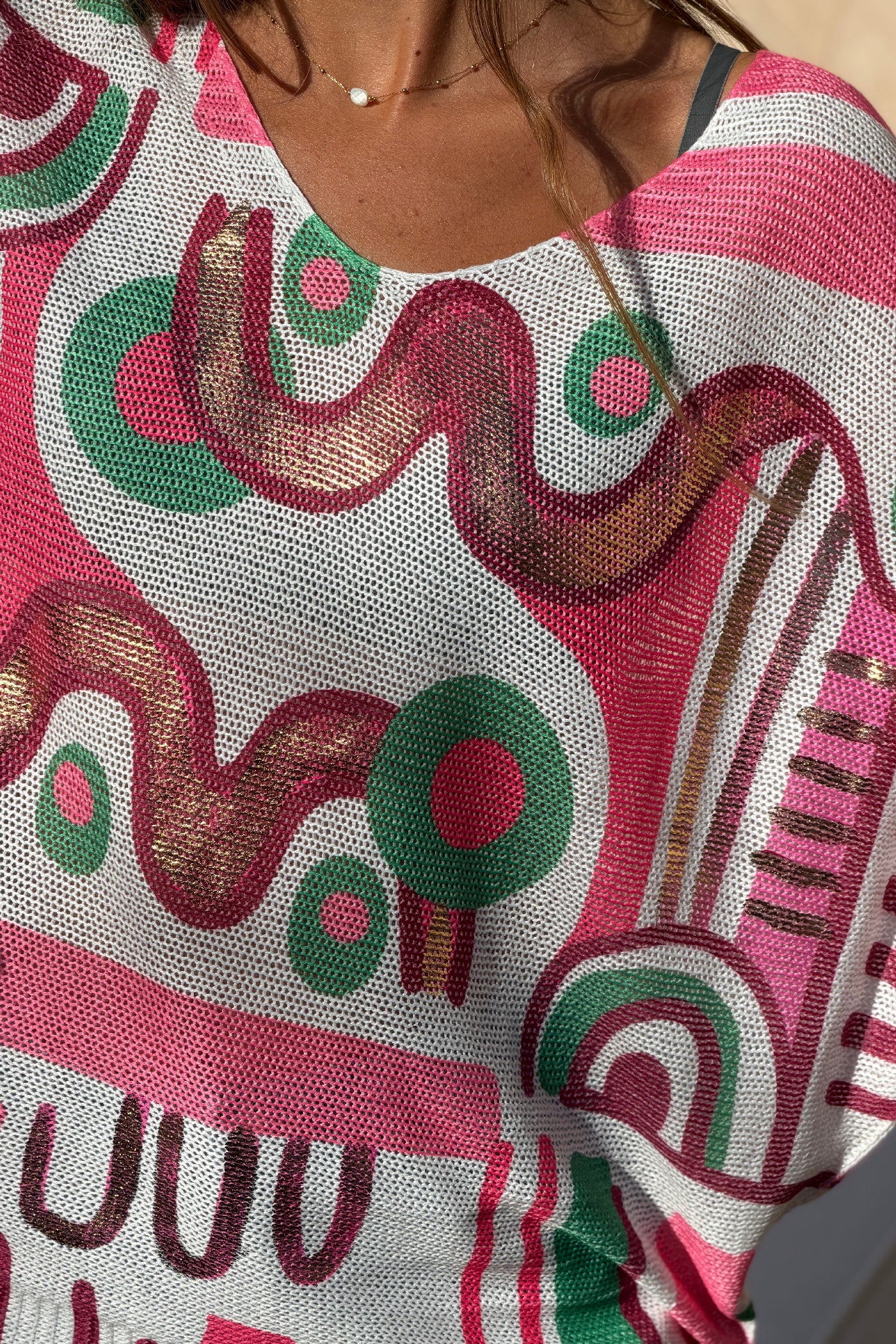 Pull petite maille imprime graphique abstrait tons rose manches chauve-souris