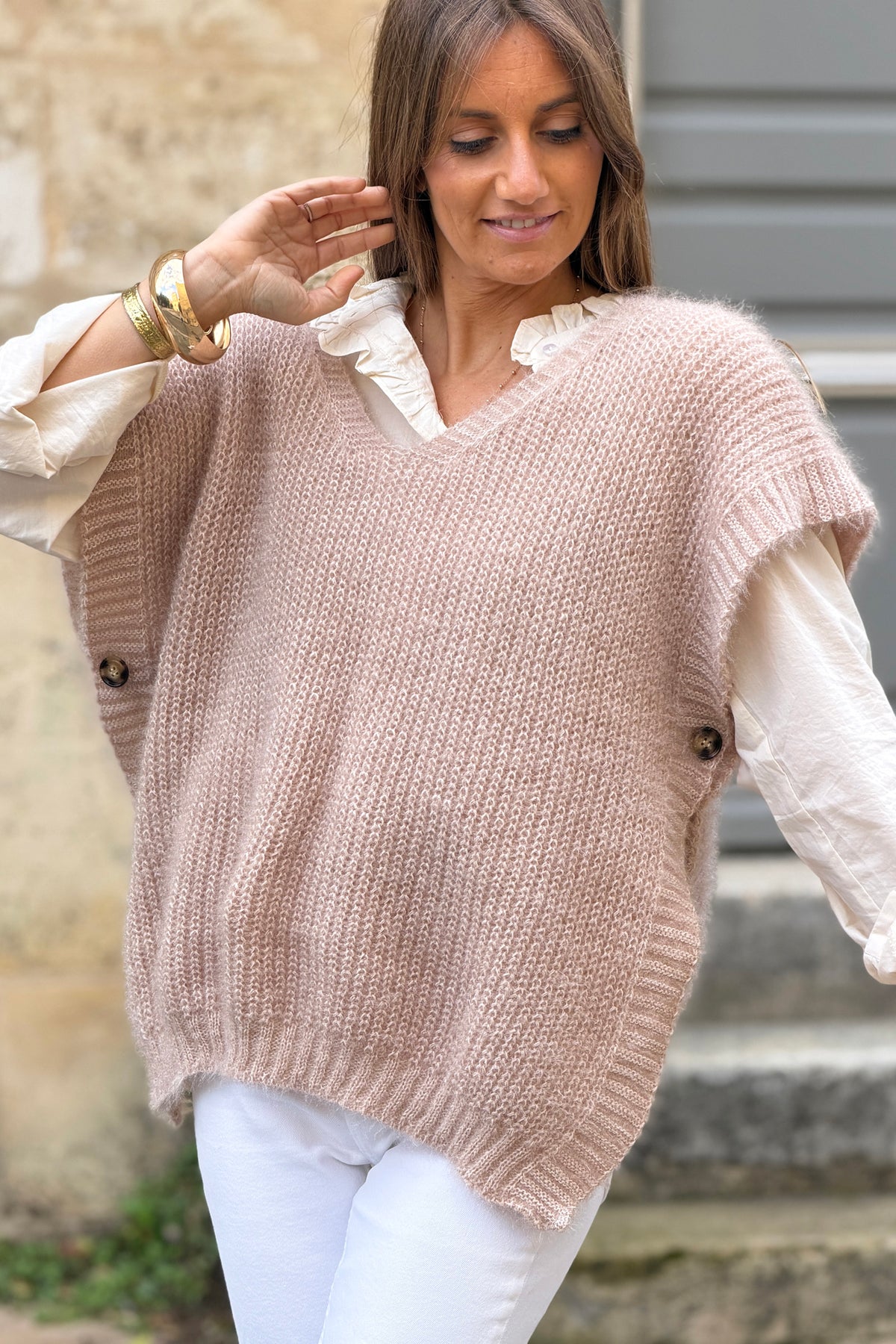 Pull poncho beige à boutons sur le coté col v maille mohair