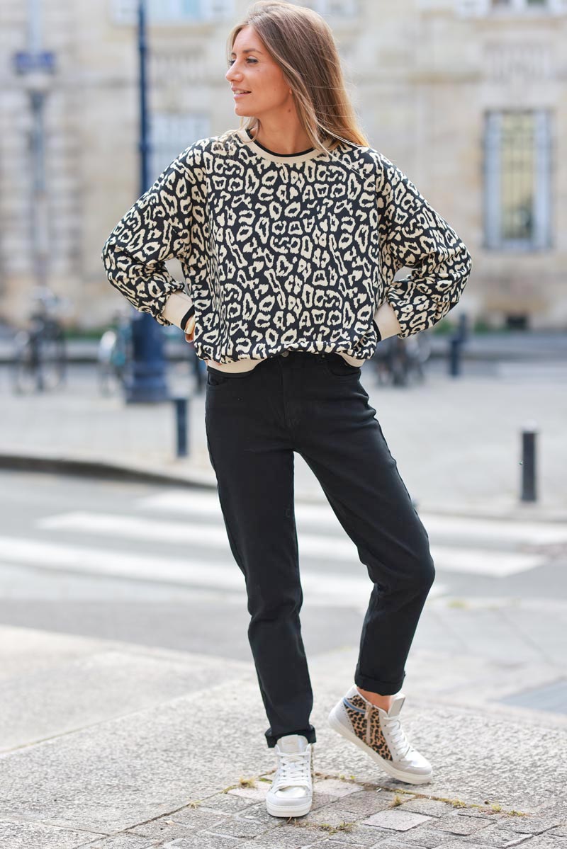 Sudadera negra estampado leopardo
