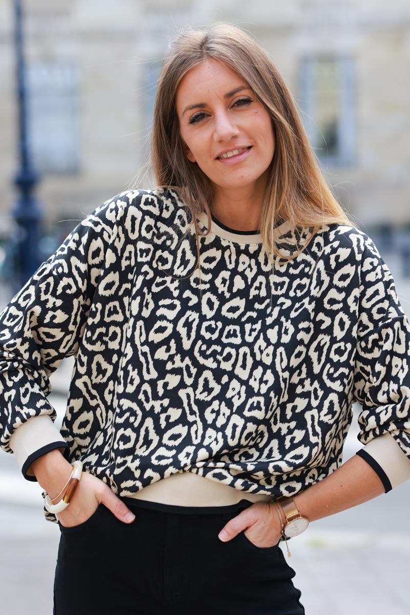 Sudadera negra estampado leopardo