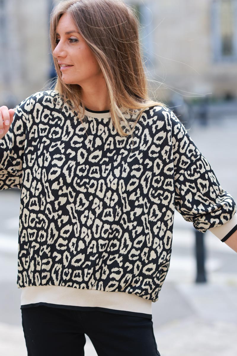 Sudadera negra estampado leopardo
