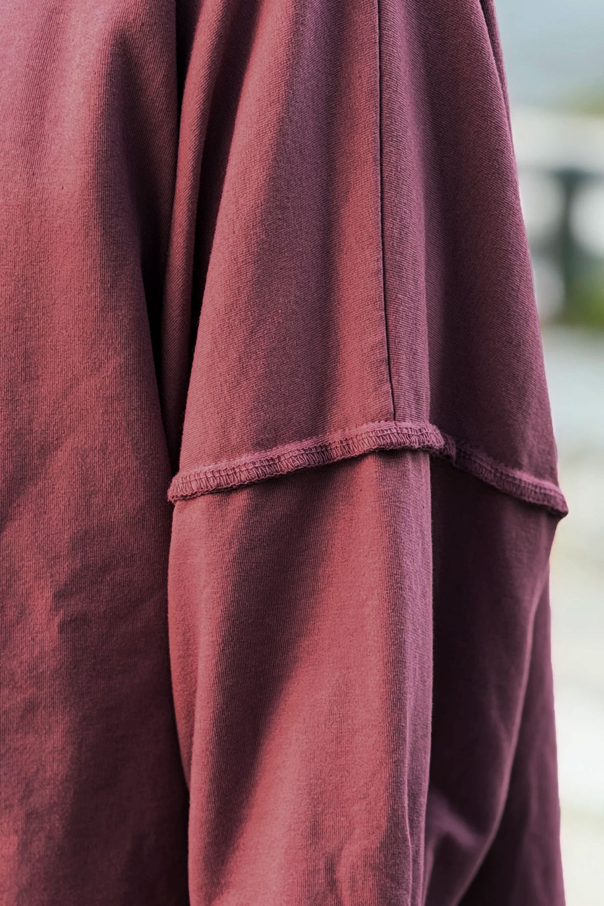 Pull vieux rose large oversize col rond en coton stretch coutures apparentes