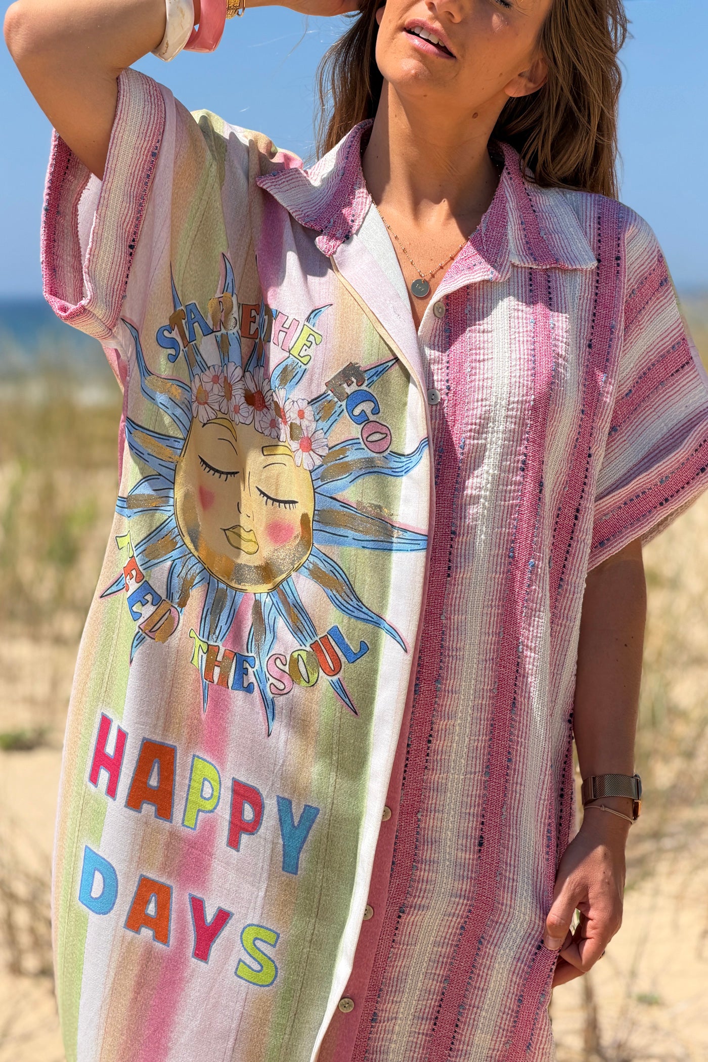 Robe chemise à boutons motif soleil Happy days coloré rayures rose texturées