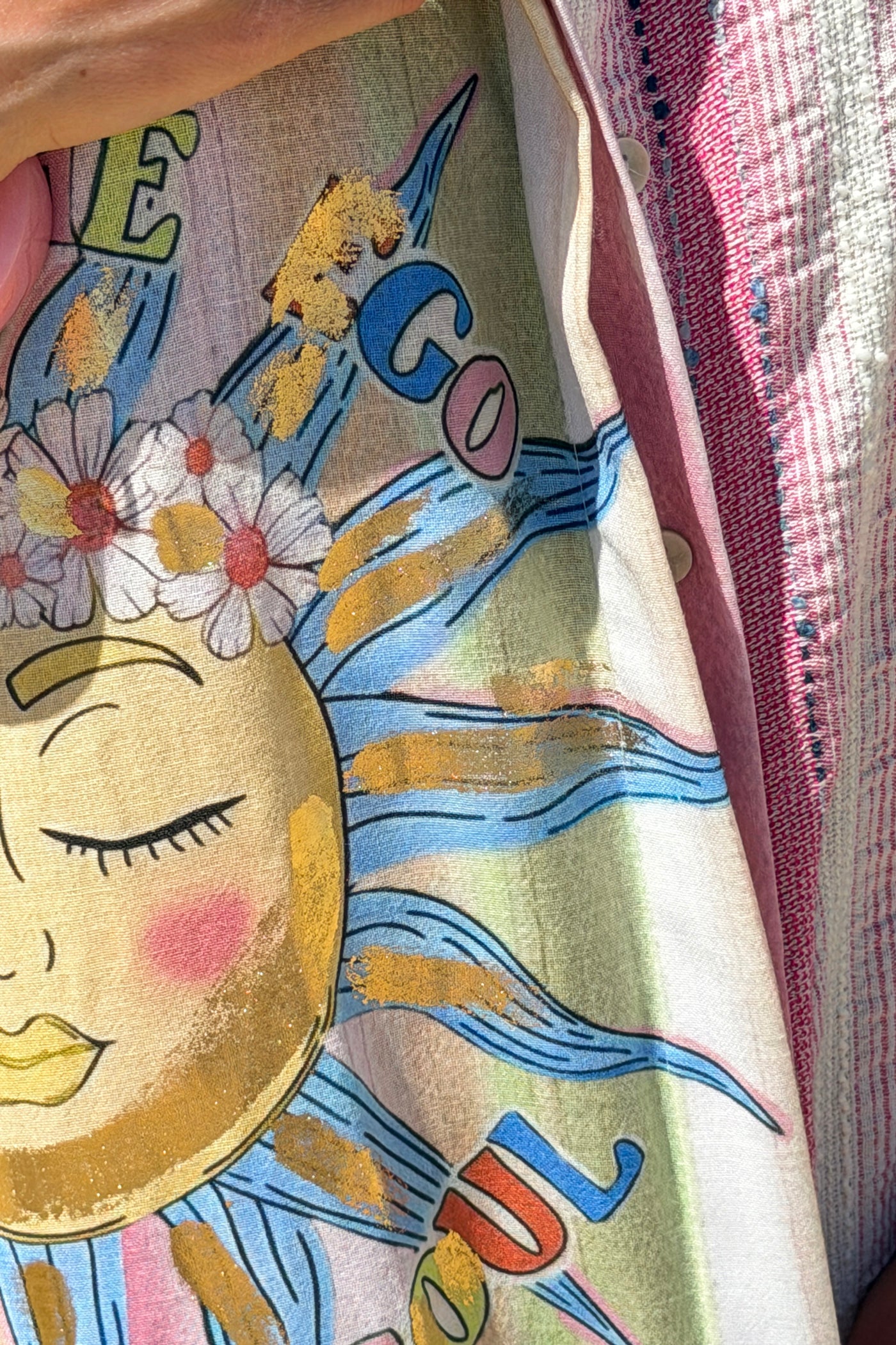 Robe chemise à boutons motif soleil Happy days coloré rayures rose texturées