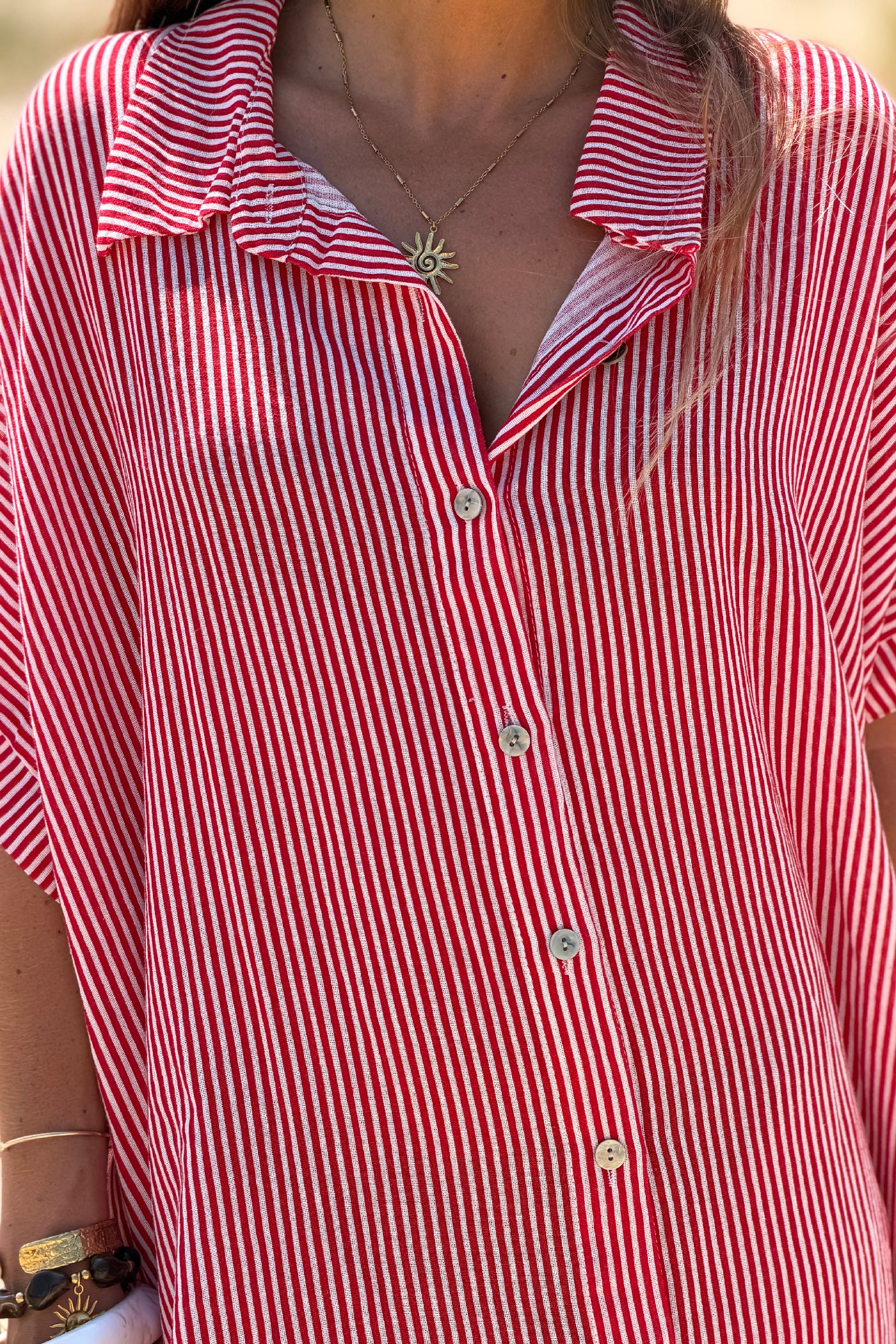Robe chemise longue en coton petites rayures rouges