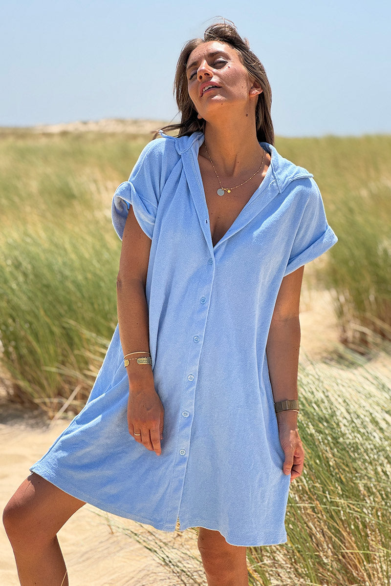 Robe eponge bleu ciel col chemise et boutonnée