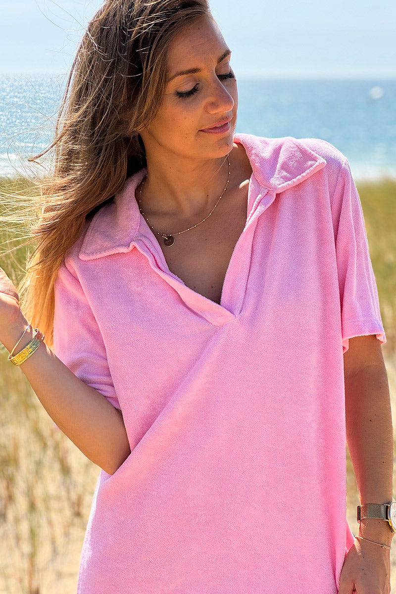 Robe en éponge souple rose col polo