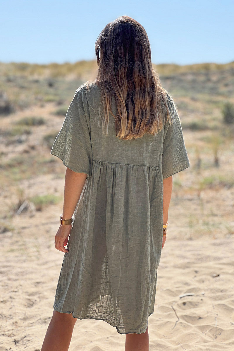 Robe légère kaki en coton haut broderie fine fleurs