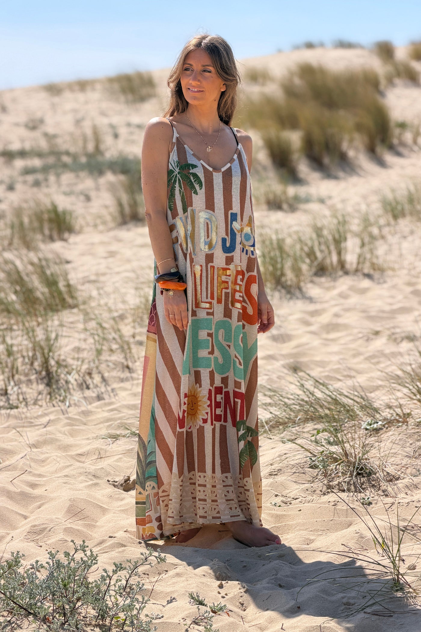 Robe longue à bretelles brillante lurex imprimé Marrakech rayures camel détails dorés