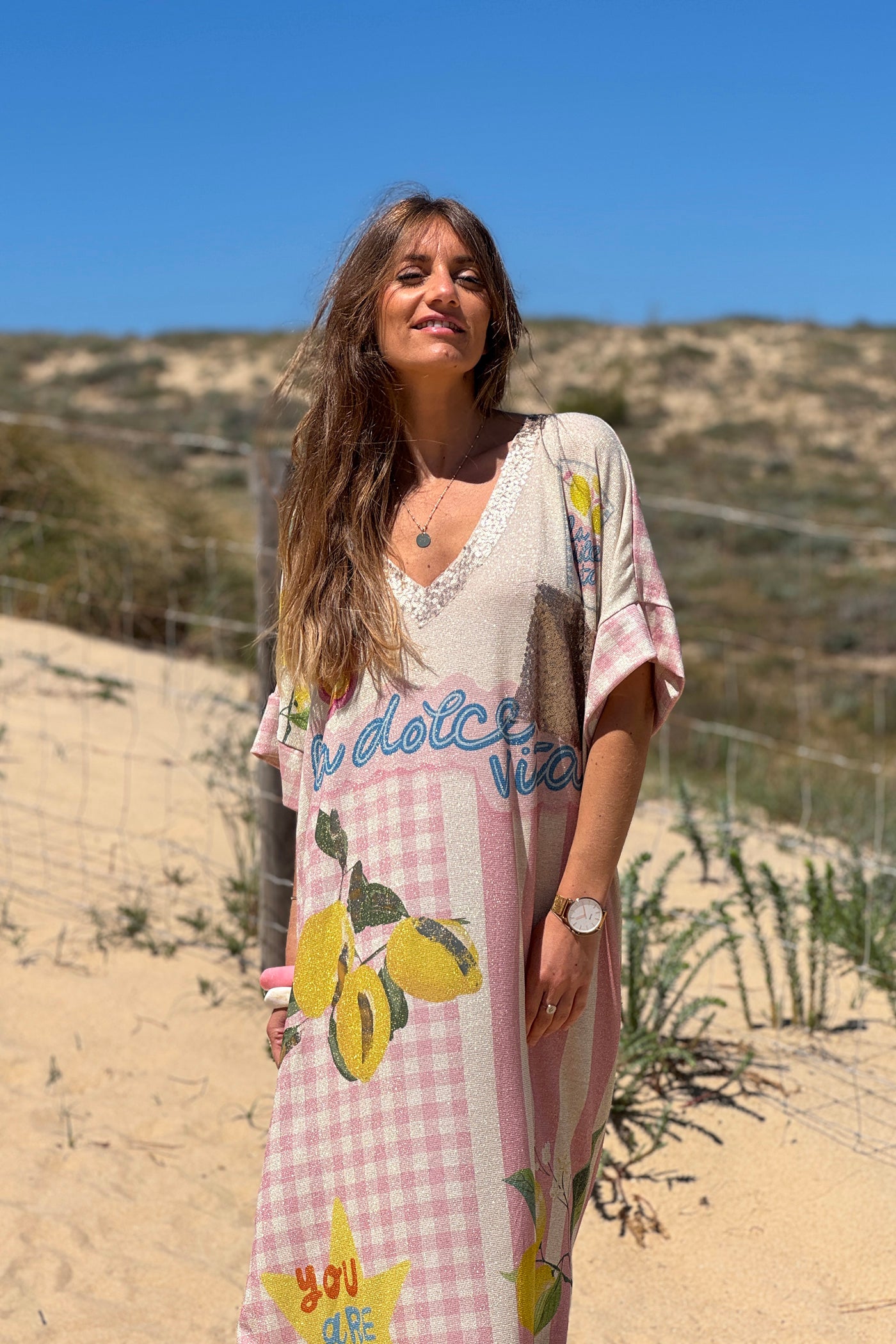Robe longue brillante lurex imprimé rayures vichy rose citron Dolce Vita col et poche sequins