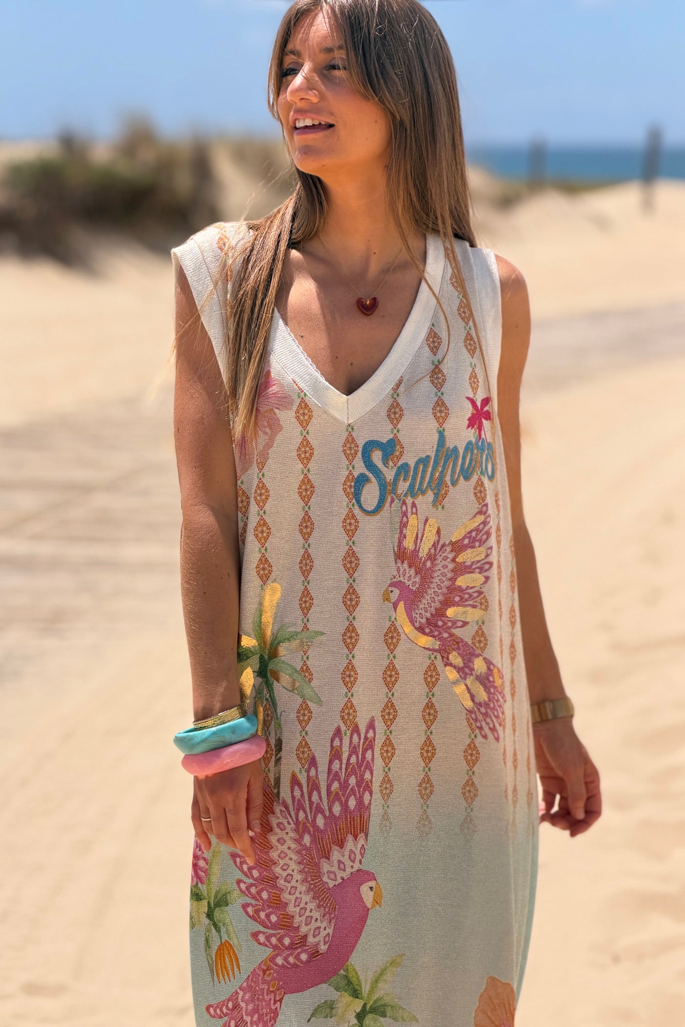 Robe longue brillante sans manches imprimé coloré perroquets fleurs et losanges