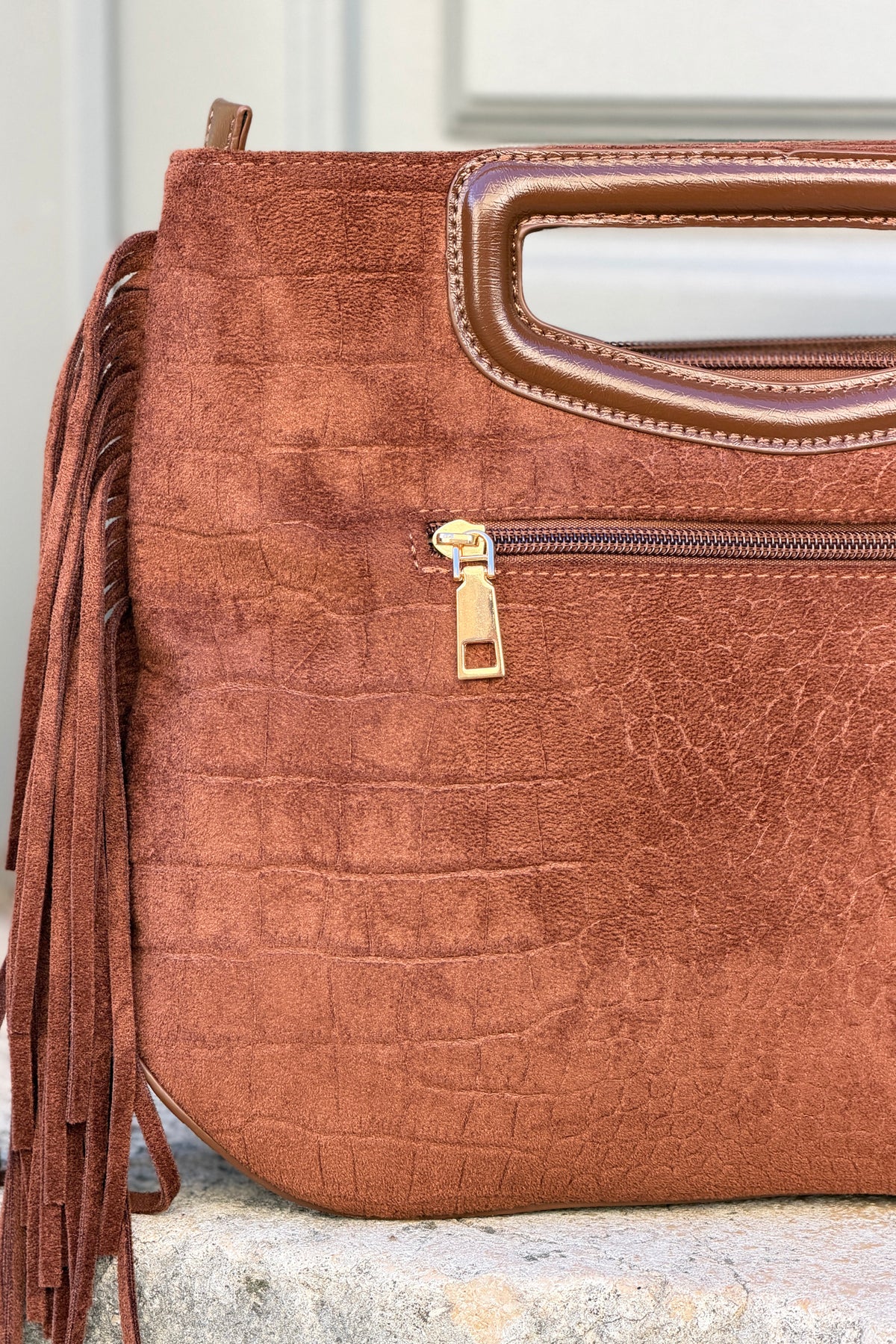 Sac à main en suédine camel effet croco détail franges