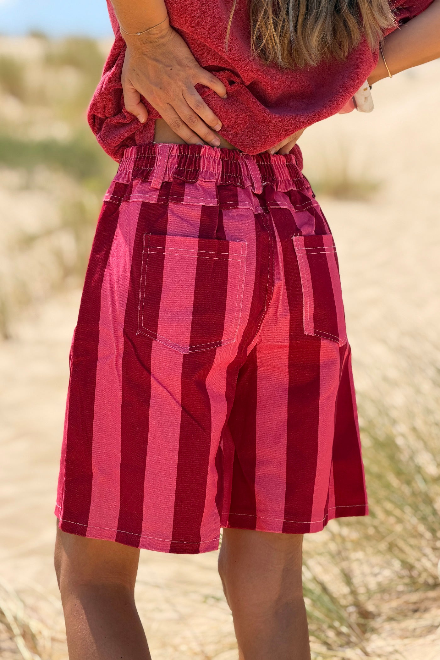 Short long a rayures larges rouge et rose taille élastique