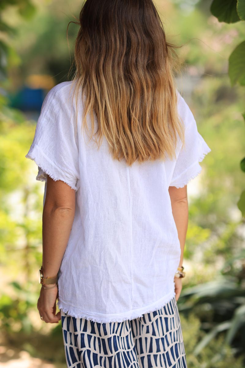 Top blanc en coton effet piqué détails et col v franges