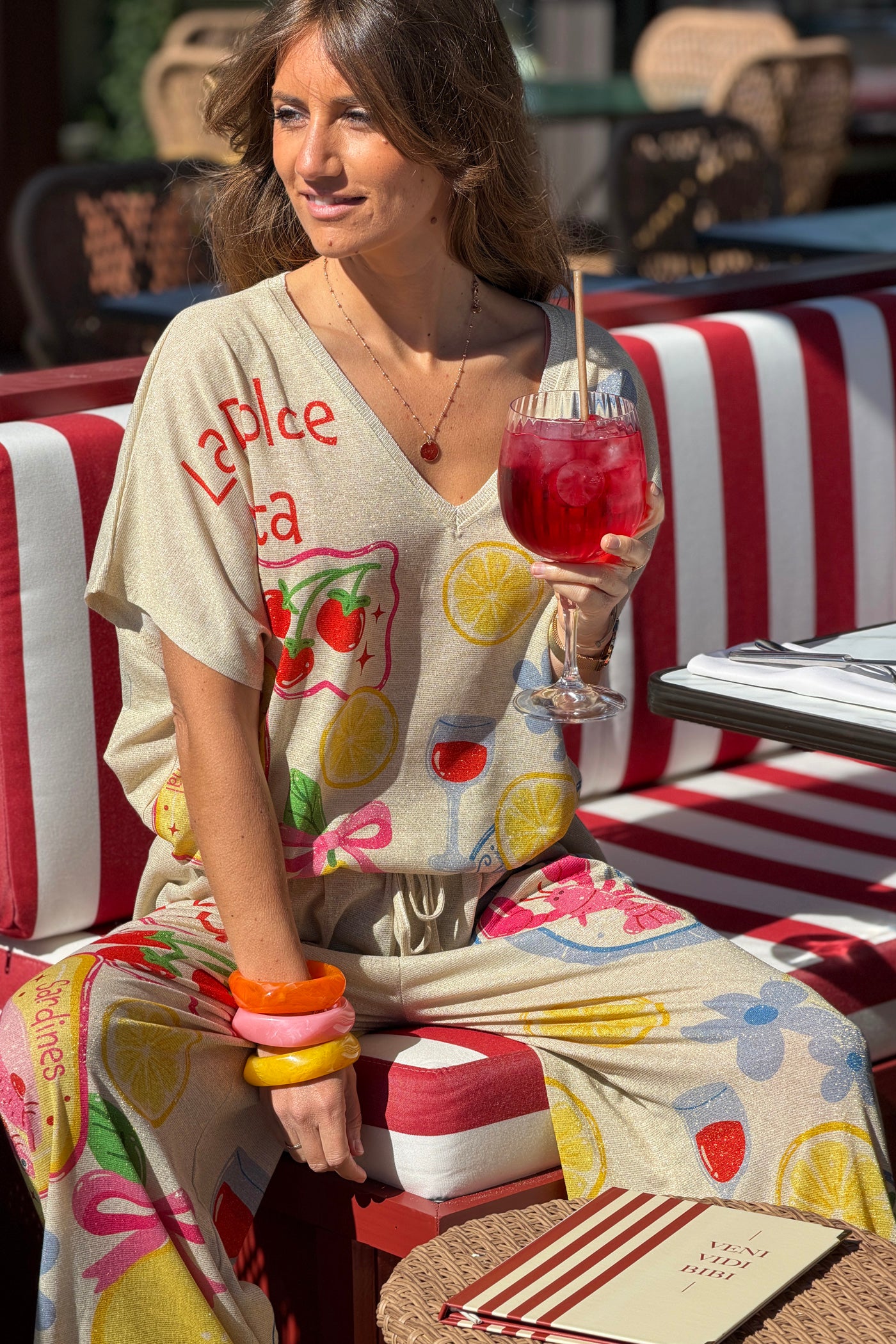 Top brillant lurex imprimé coloré Dolce Vita dessins tomates citrons et sardines