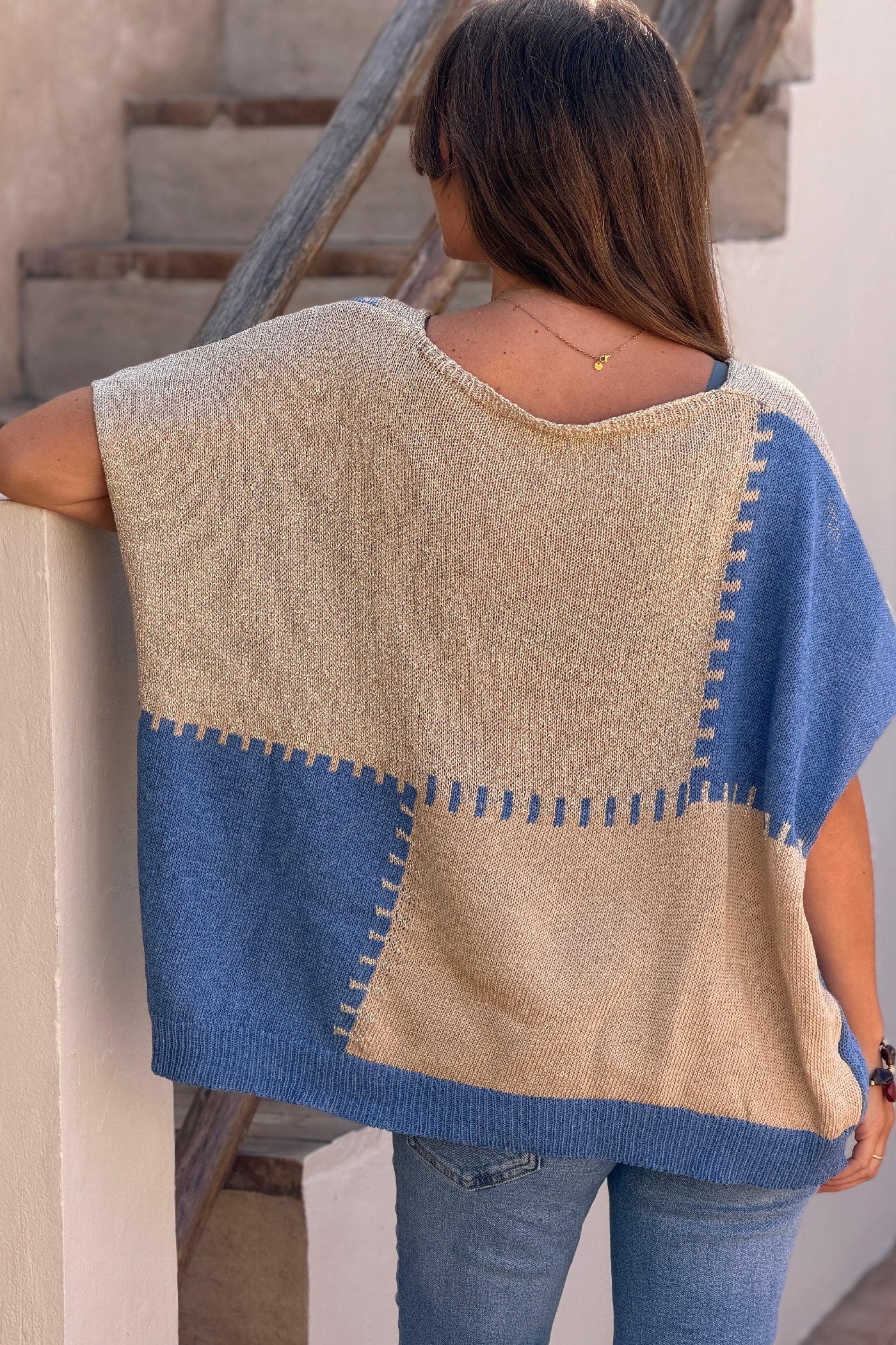 Top pull maille coton large motif patchwork bleu et doré
