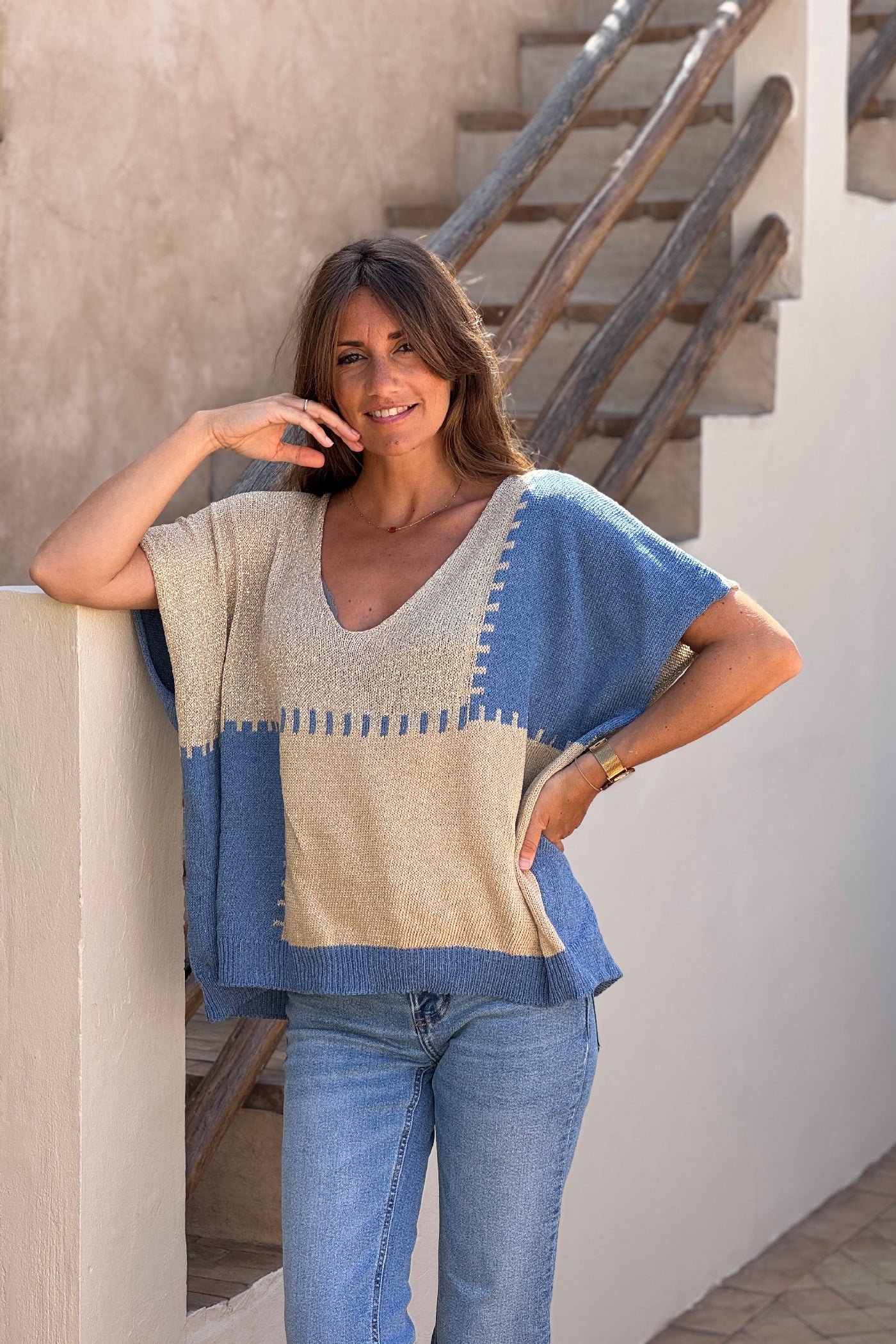 Top pull maille coton large motif patchwork bleu et doré