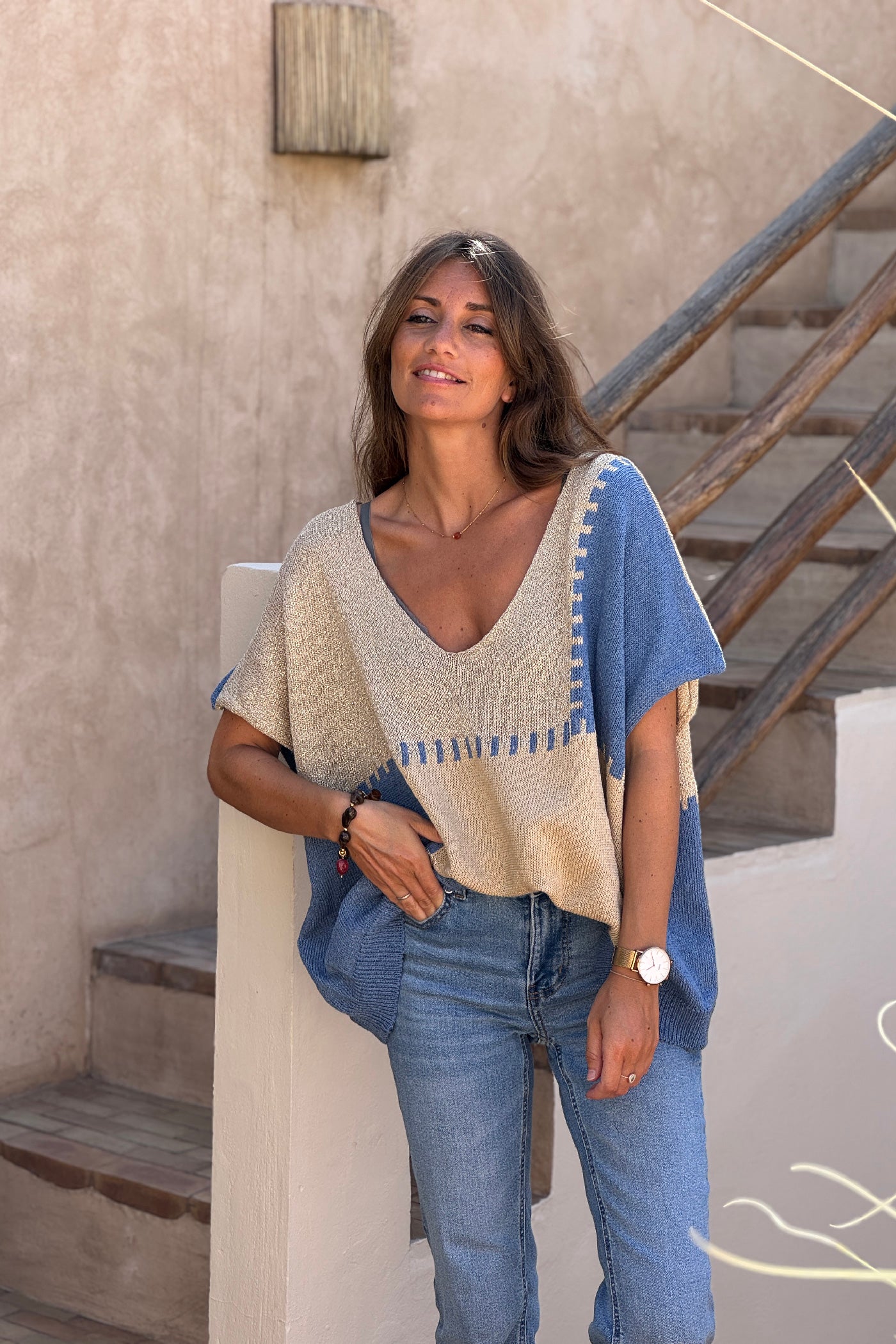 Top pull maille coton large motif patchwork bleu et doré