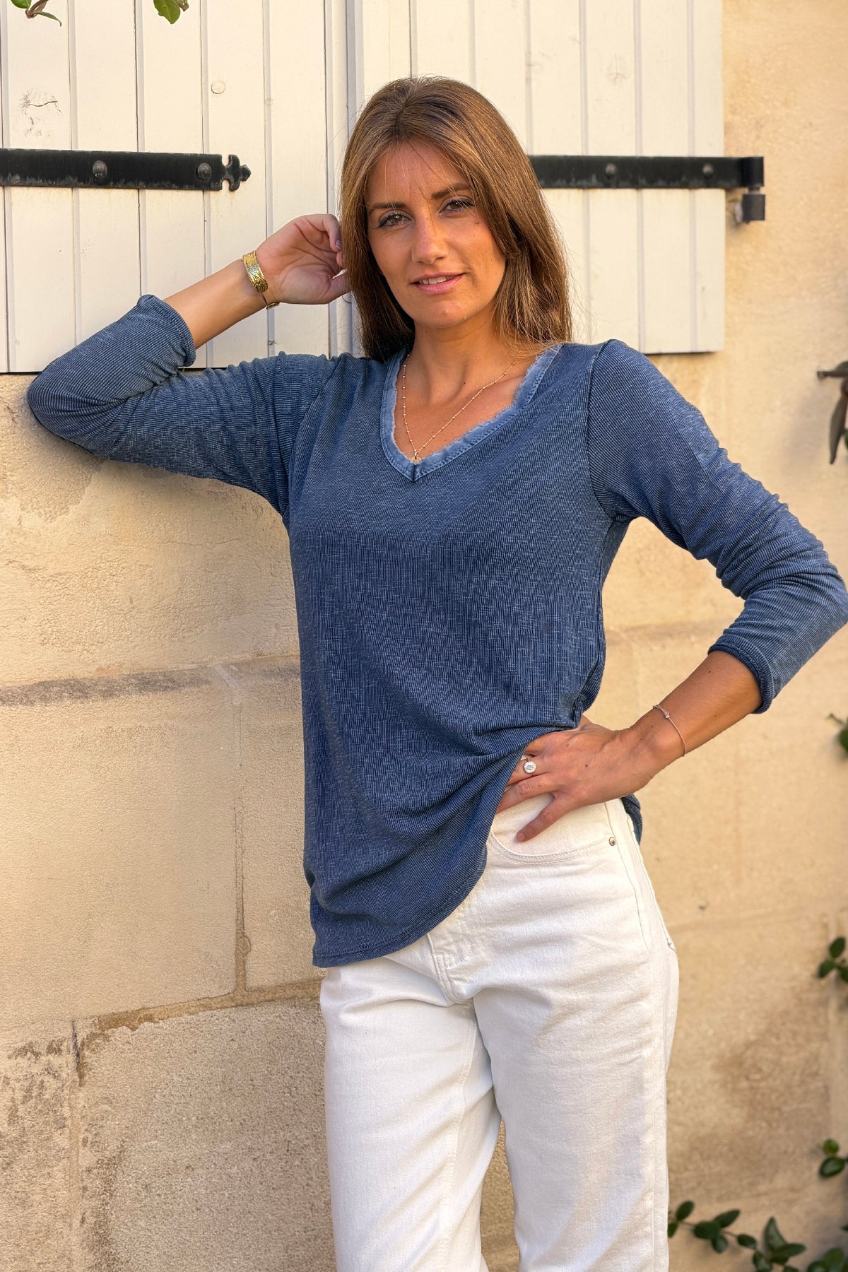 Tshirt bleu marine en coton manches longues col v détail franges
