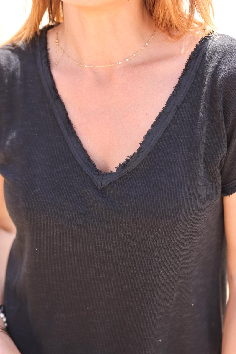 Black stretch cotton t-shirt with raw hems