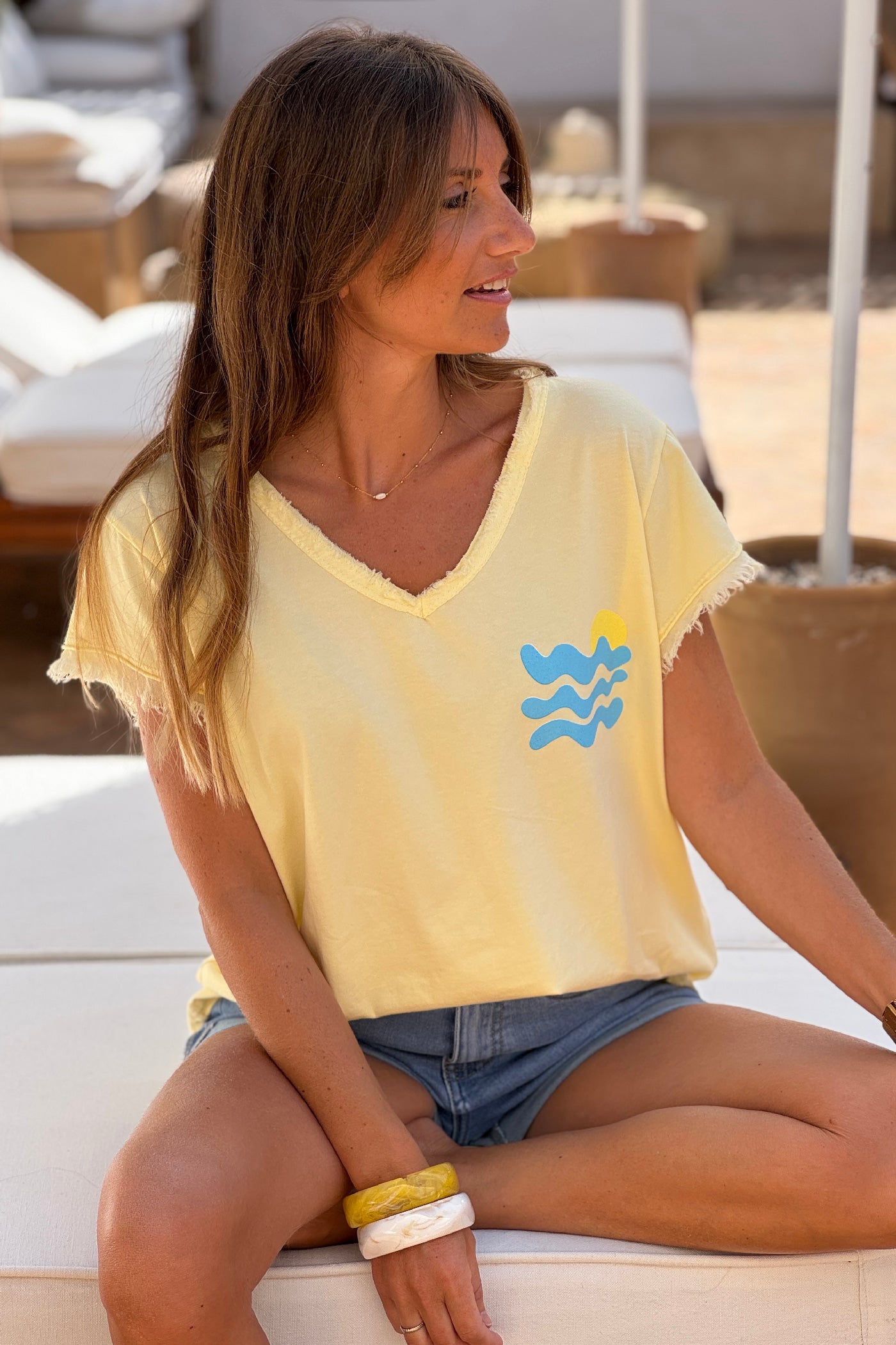 Tshirt jaune stretch et large vague et Cote d'Azur détail franges