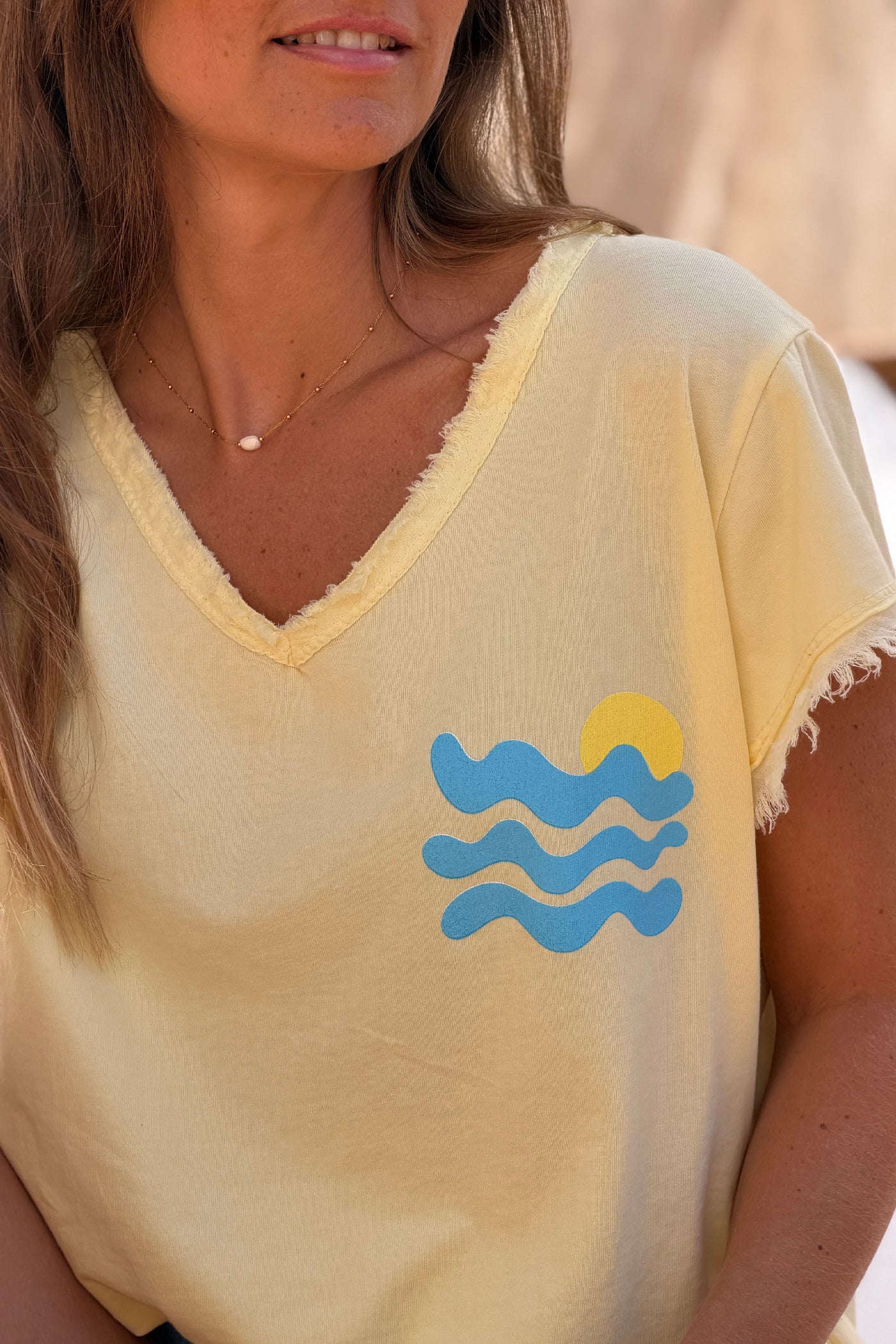 Tshirt jaune stretch et large vague et Cote d'Azur détail franges