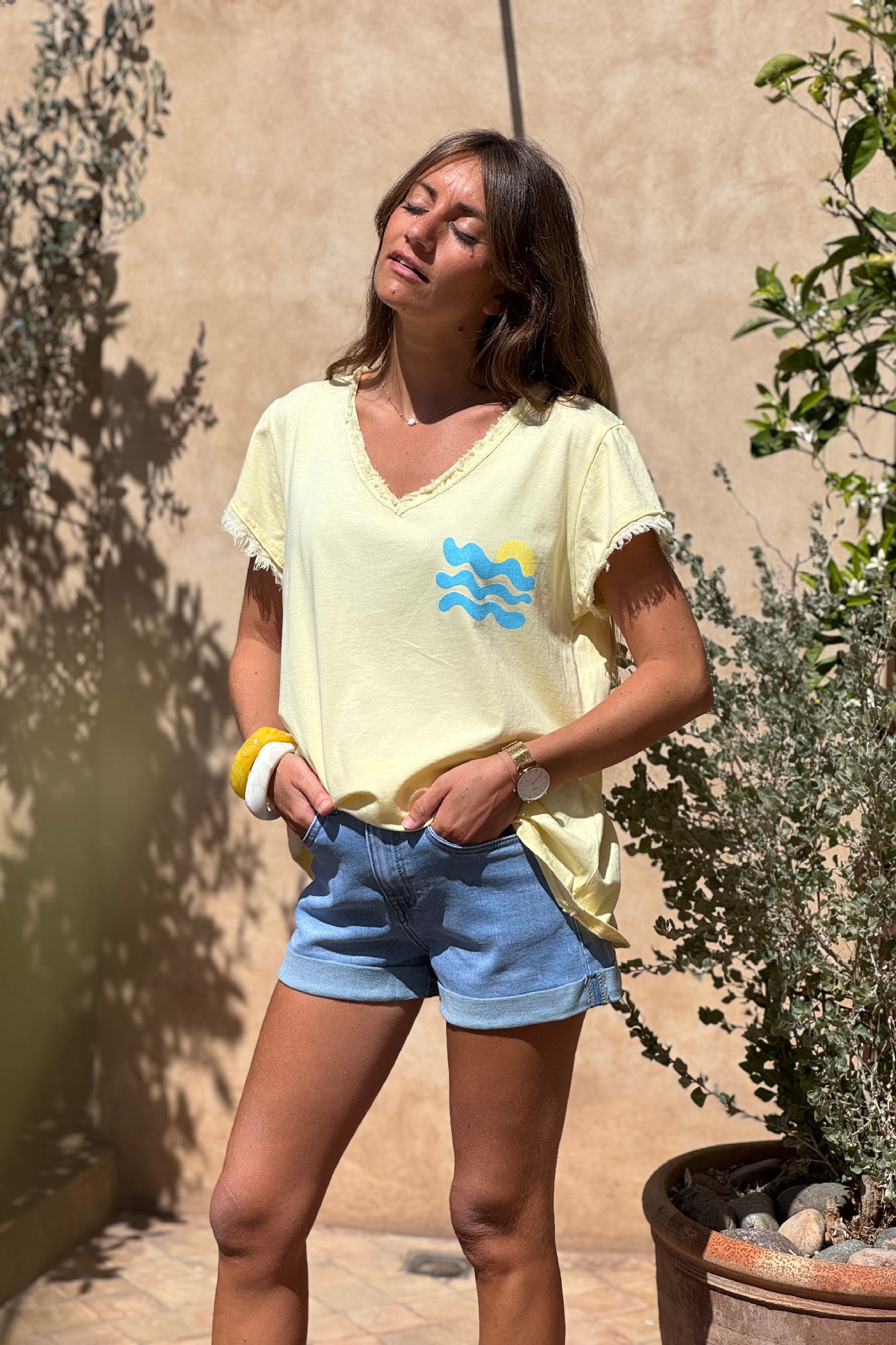 Tshirt jaune stretch et large vague et Cote d'Azur détail franges
