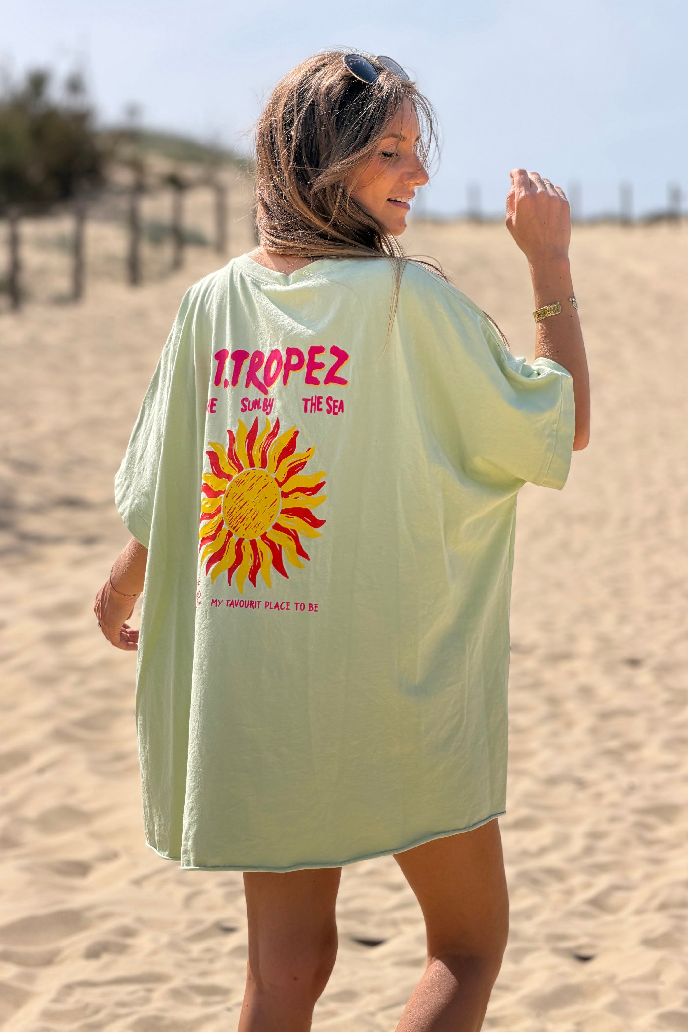 Tshirt loose oversize et stretch vert pâle motif Soleil St tropez