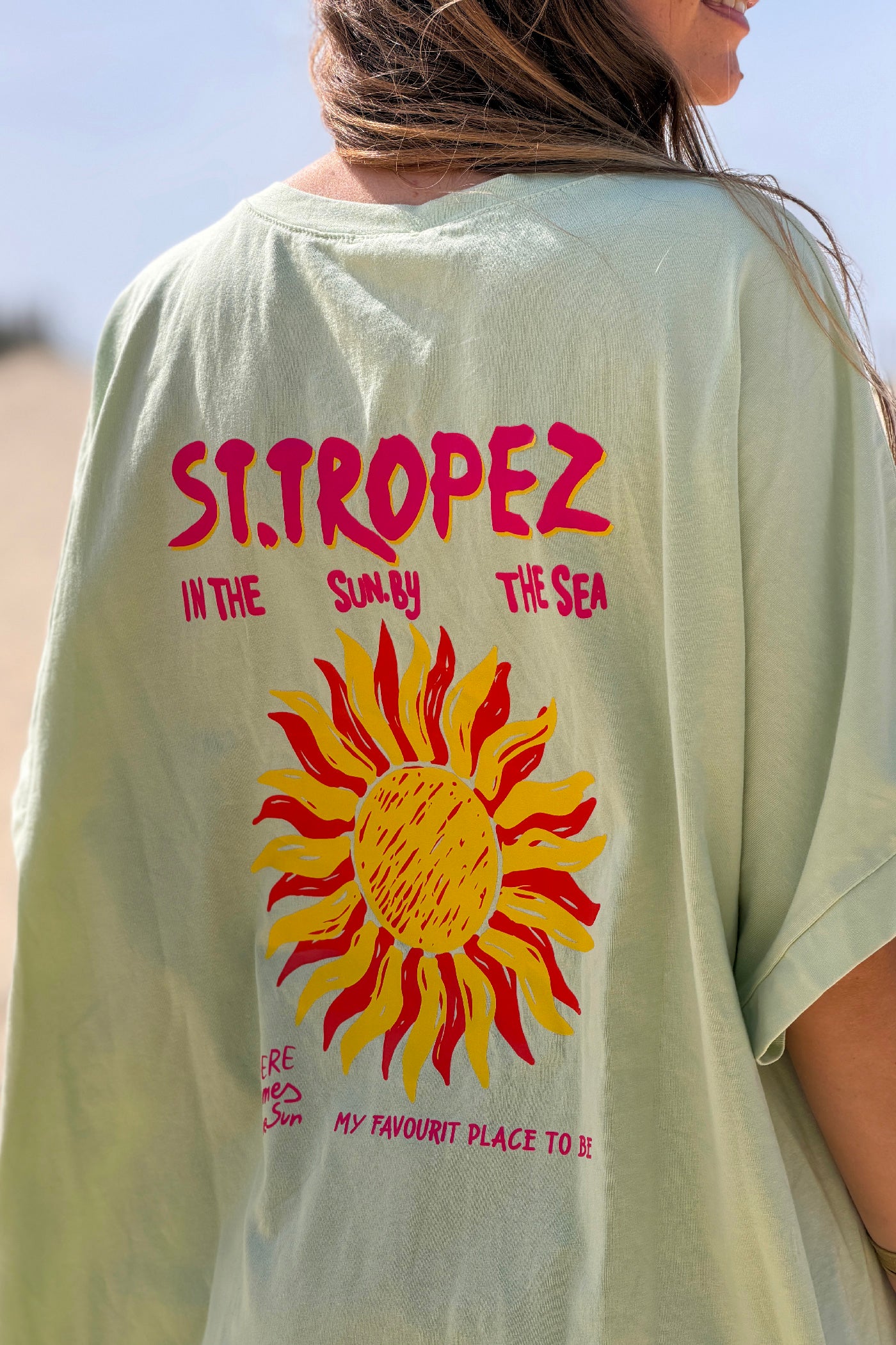 Tshirt loose oversize et stretch vert pâle motif Soleil St tropez