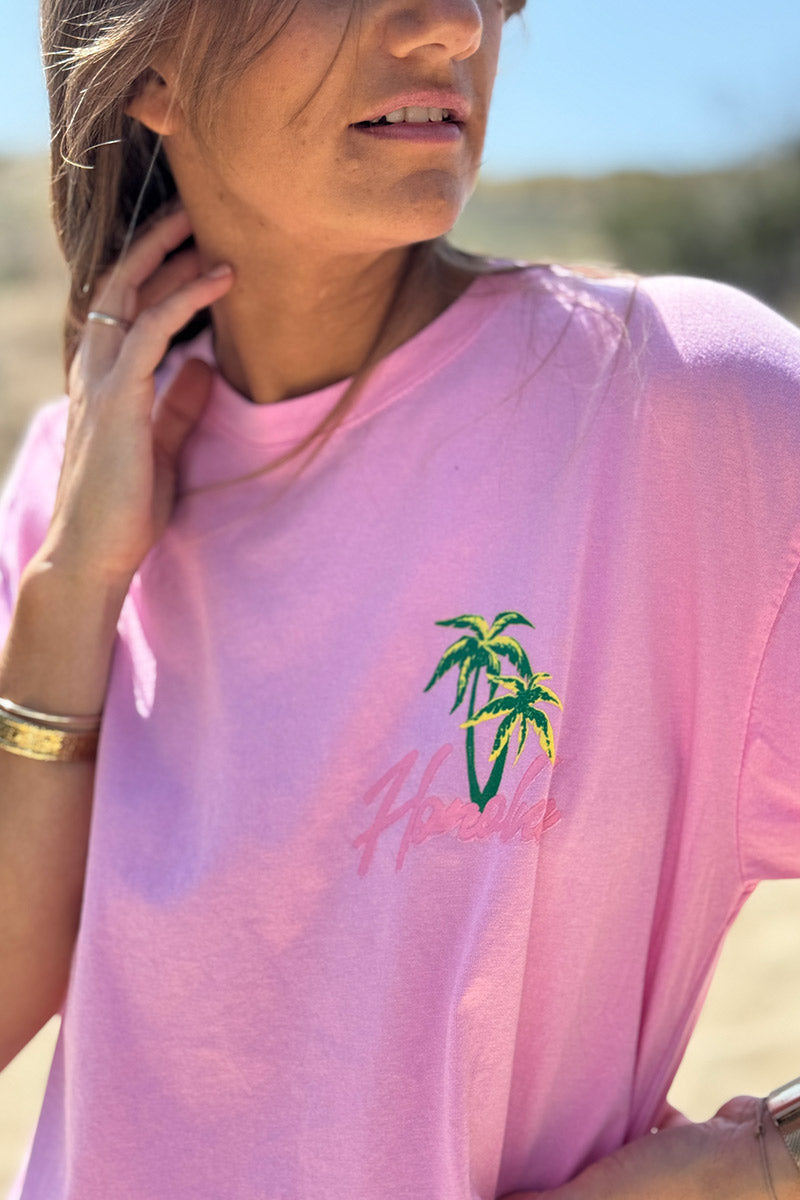 Camiseta de algodón rosa con cuello redondo y palmera Honolulu