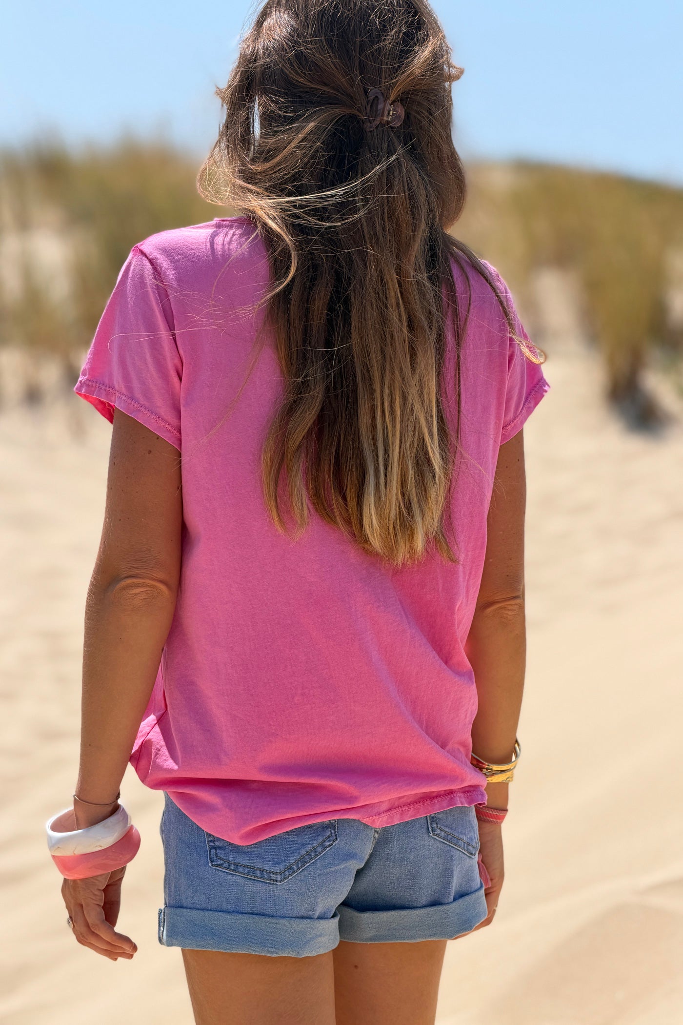 Hot pink v-neck cotton t-shirt with trio fish