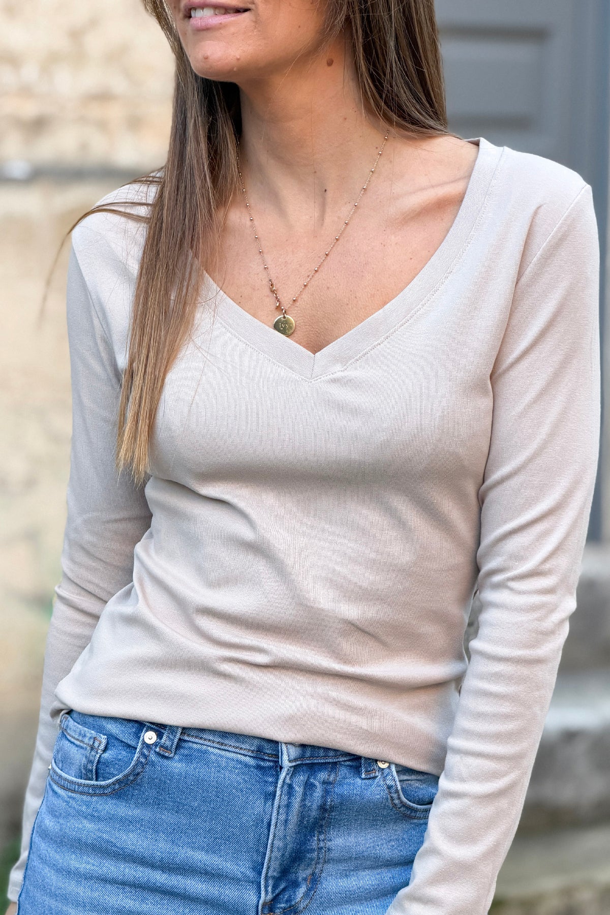 Tshirt stretch beige à manches longues style sous pull col v