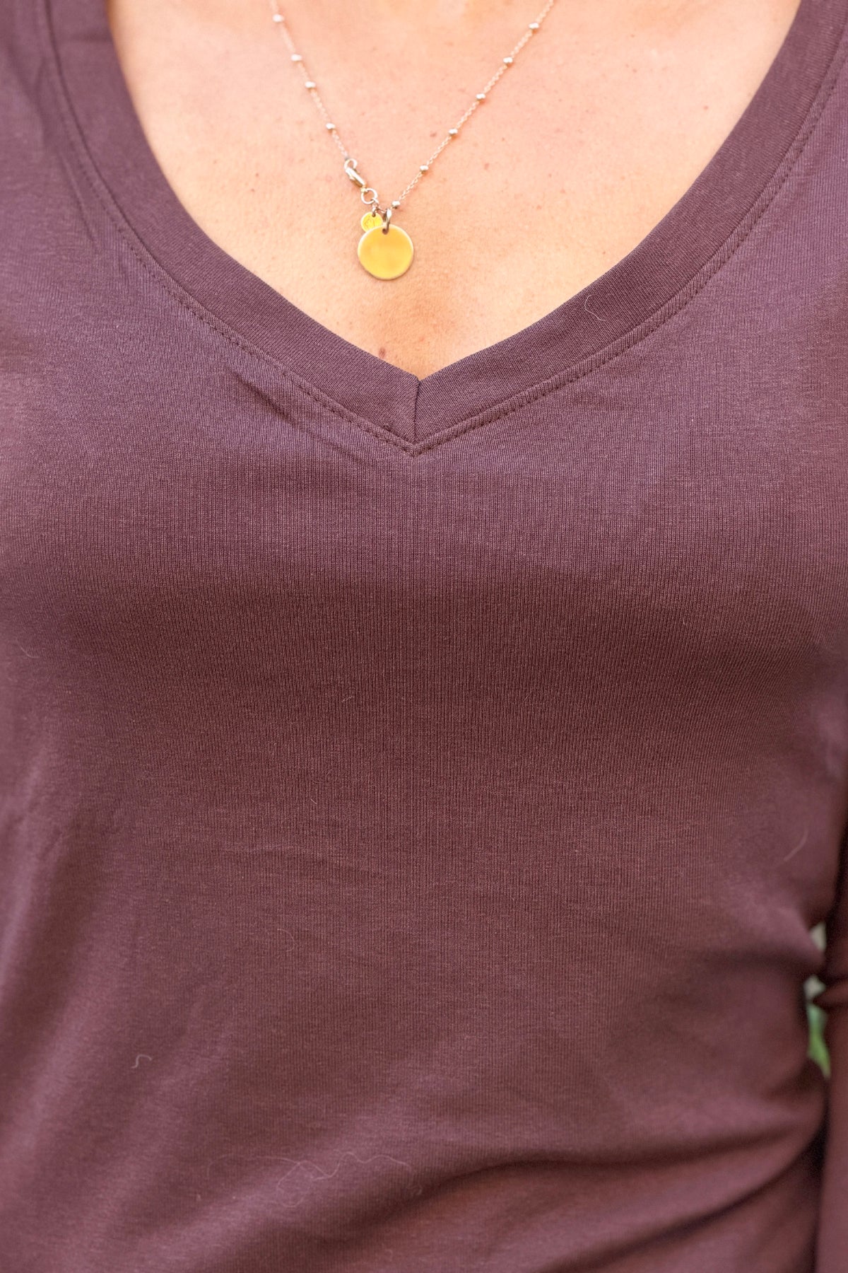 Tshirt stretch marron à manches longues style sous pull col v