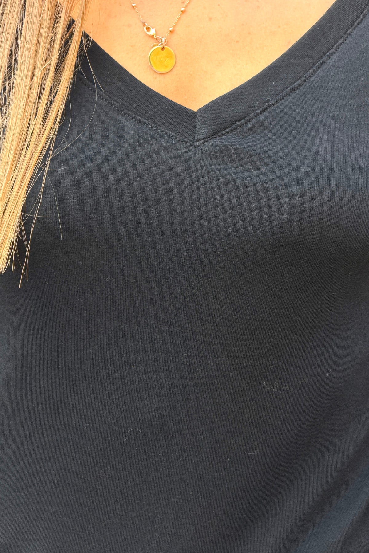 Tshirt stretch noir à manches longues style sous pull col v