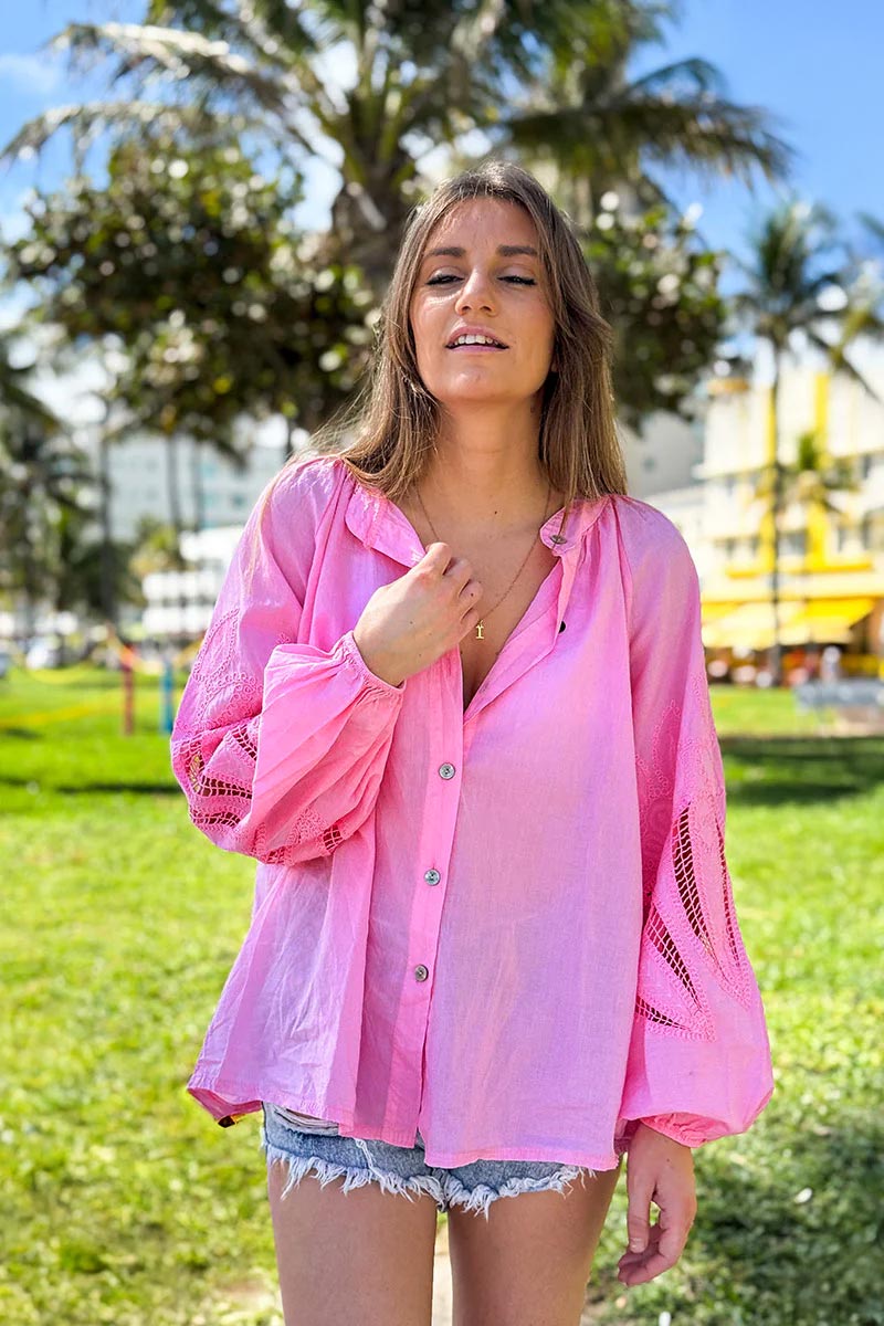 Chemise tunique fuchsia à boutons manches ajourées motifs en crochet