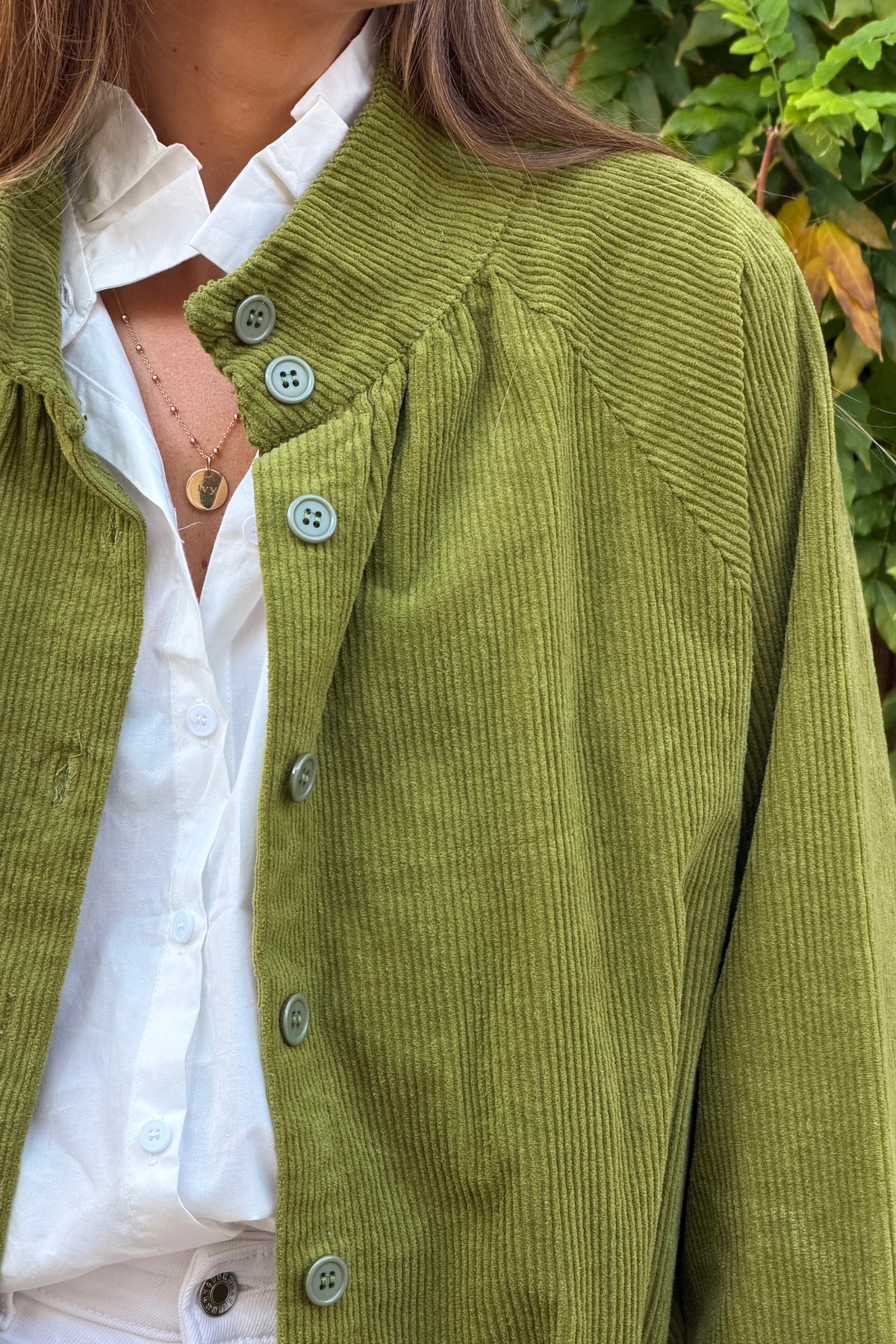 Veste en velours côtelé vert olive manches chauve souris taille élastique col montant