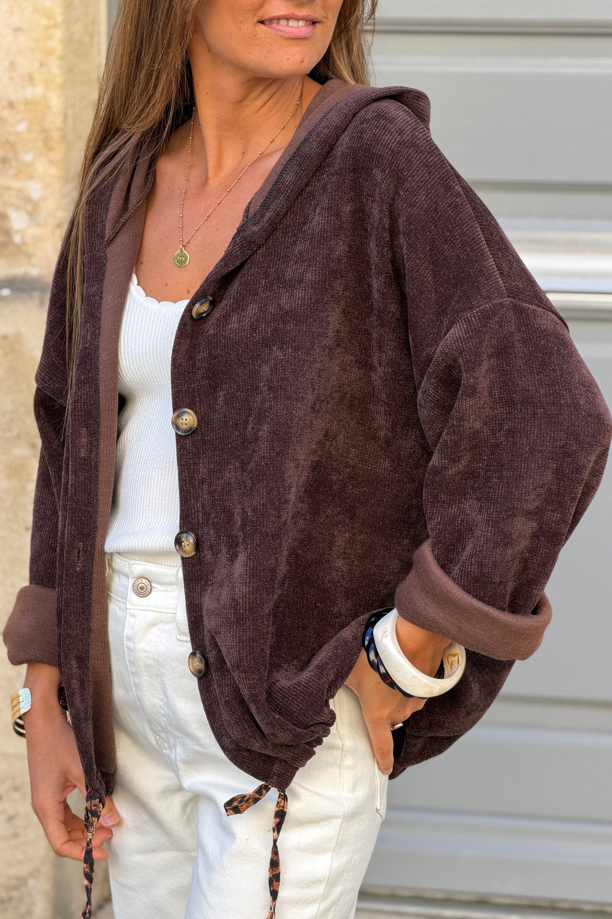 Veste marron à capuche en velours lien léopard à la taille boutons écaille