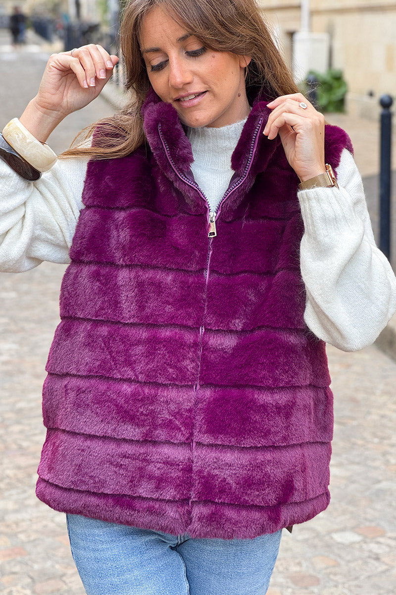 Veste sans manches fausse fourrure aubergine avec zip